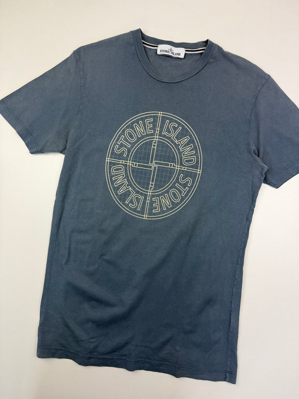 T-shirt Stone Island – Taille M – Bleu/Gris avec Motif à l’Avant