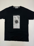 T-shirt Stone Island – Taille M – Noir avec Motif à l’Avant