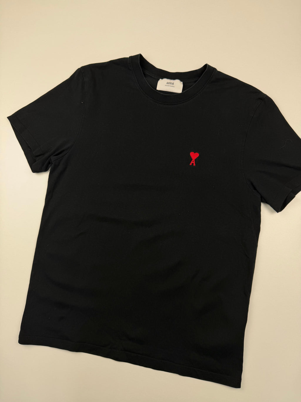T-shirt AMI – Taille L – Noir avec Logo Cœur Rouge
