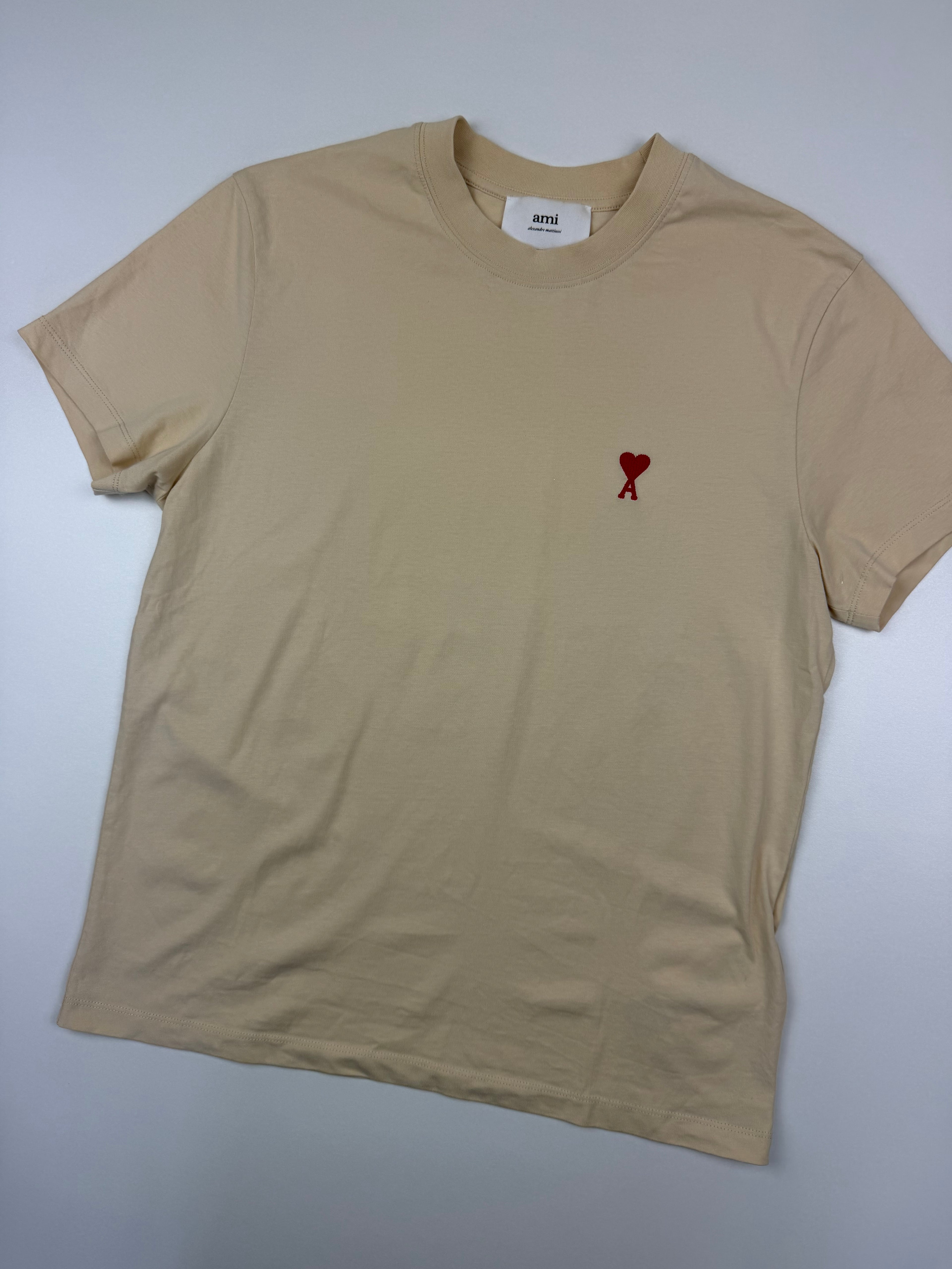 T-shirt AMI – Taille S – Beige avec Logo Cœur Rouge