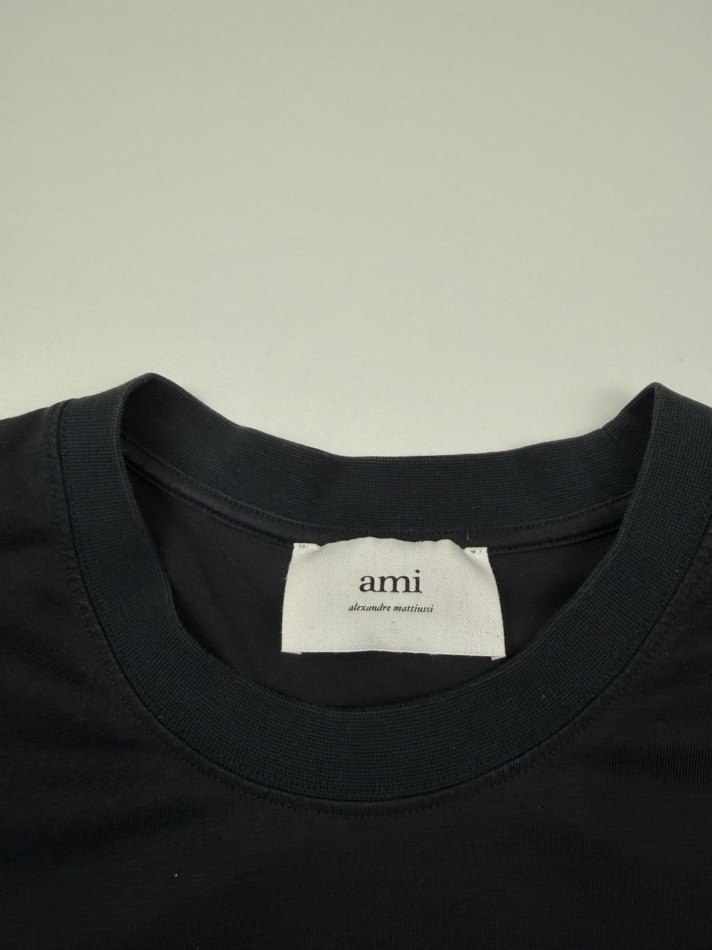 T-shirt AMI – Taille L – Noir avec Cœur Rouge