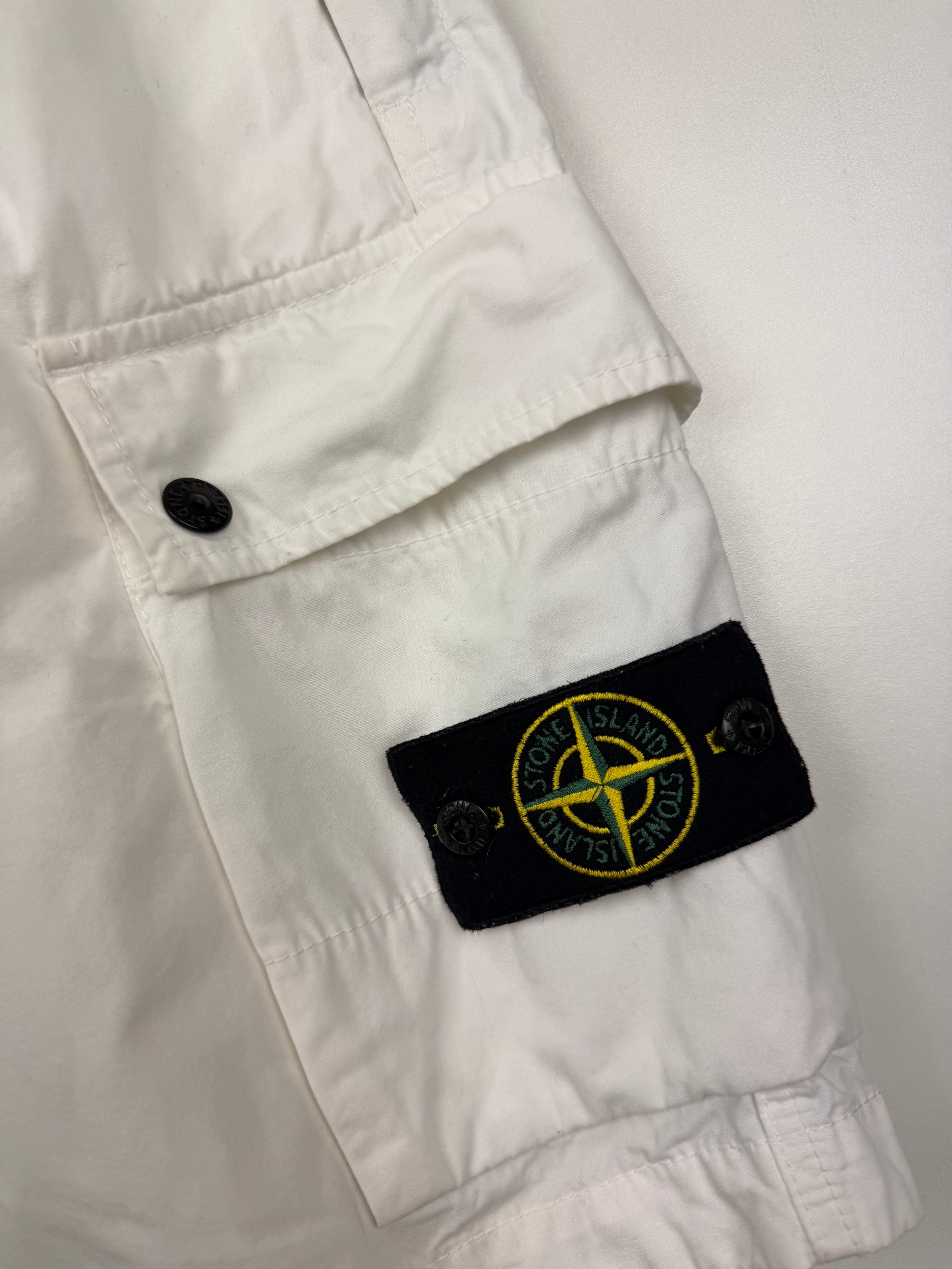 Short Cargo Stone Island – Taille L / W33 – Blanc