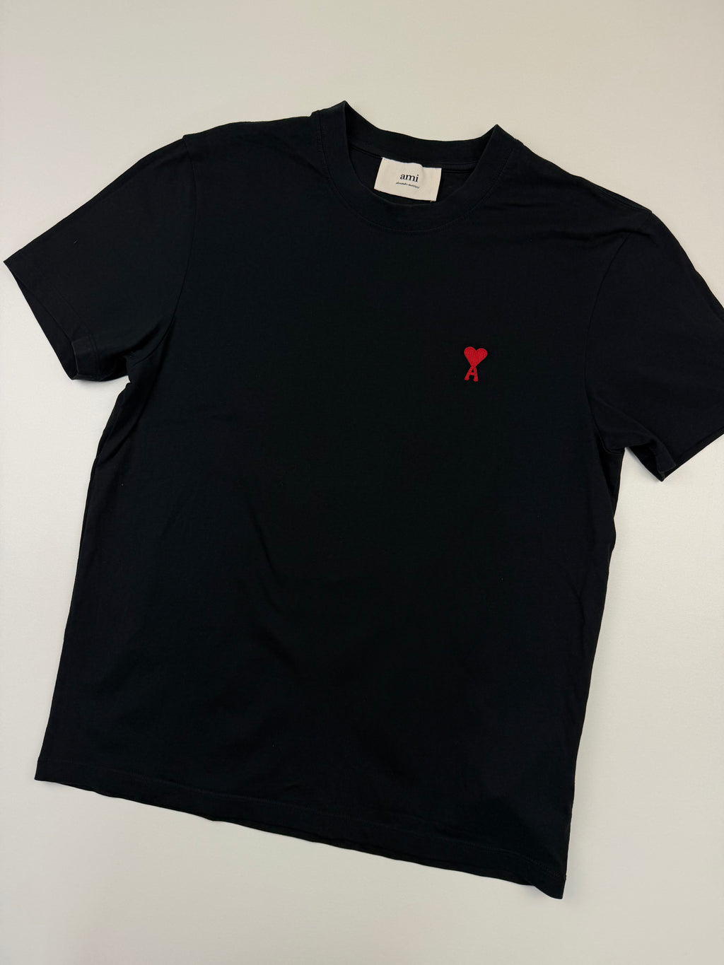 T-shirt AMI – Taille M – Noir avec Logo Cœur Rouge