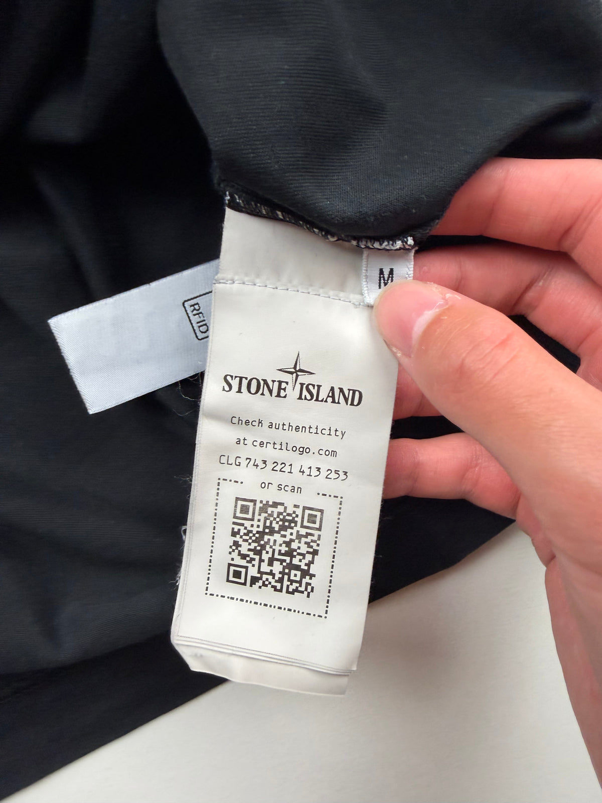 T-Shirt Stone Island – Taille M – Noir – Logo Poitrine