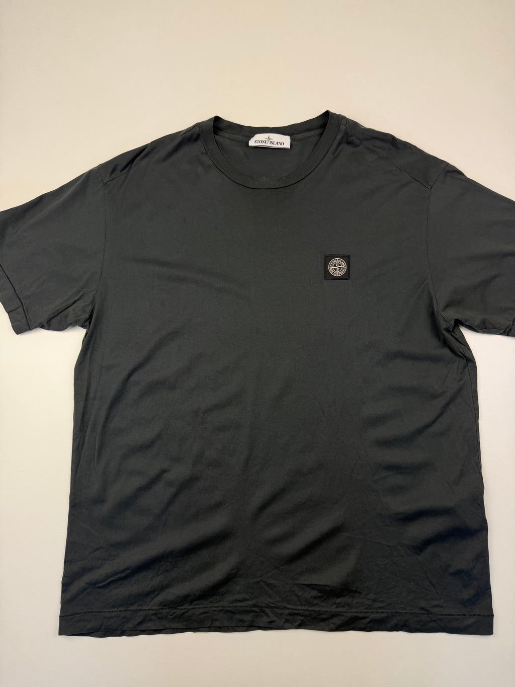 T-shirt Stone Island – Taille XXL (fit XL) – Gris/Noir avec Logo Poitrine