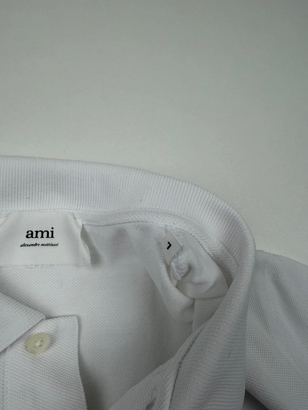 Polo AMI – Taille L – Blanc avec Logo Cœur Rouge