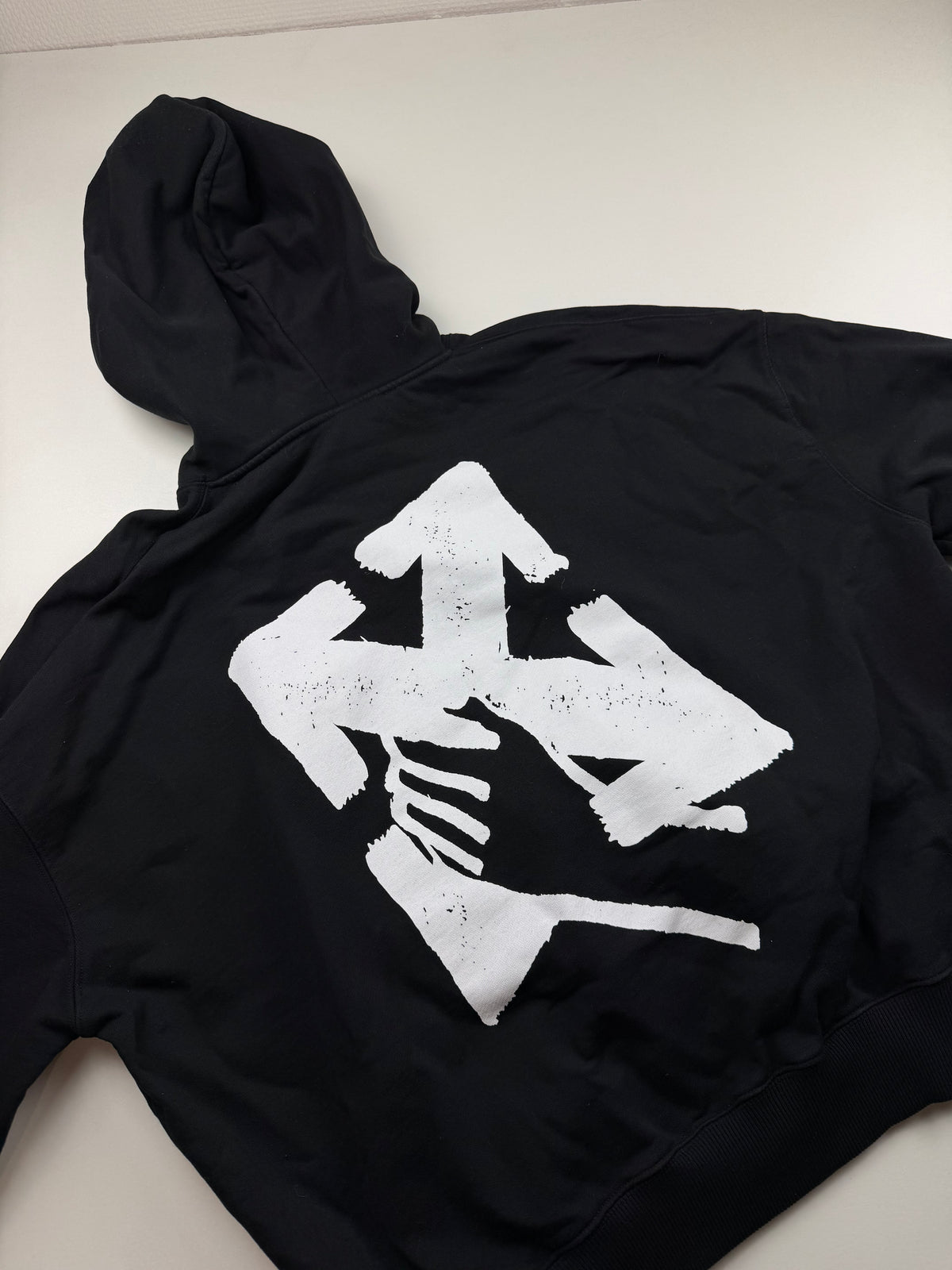 Pull à Capuche Off-White « Hand Arrow Boxy » – Taille L – Noir