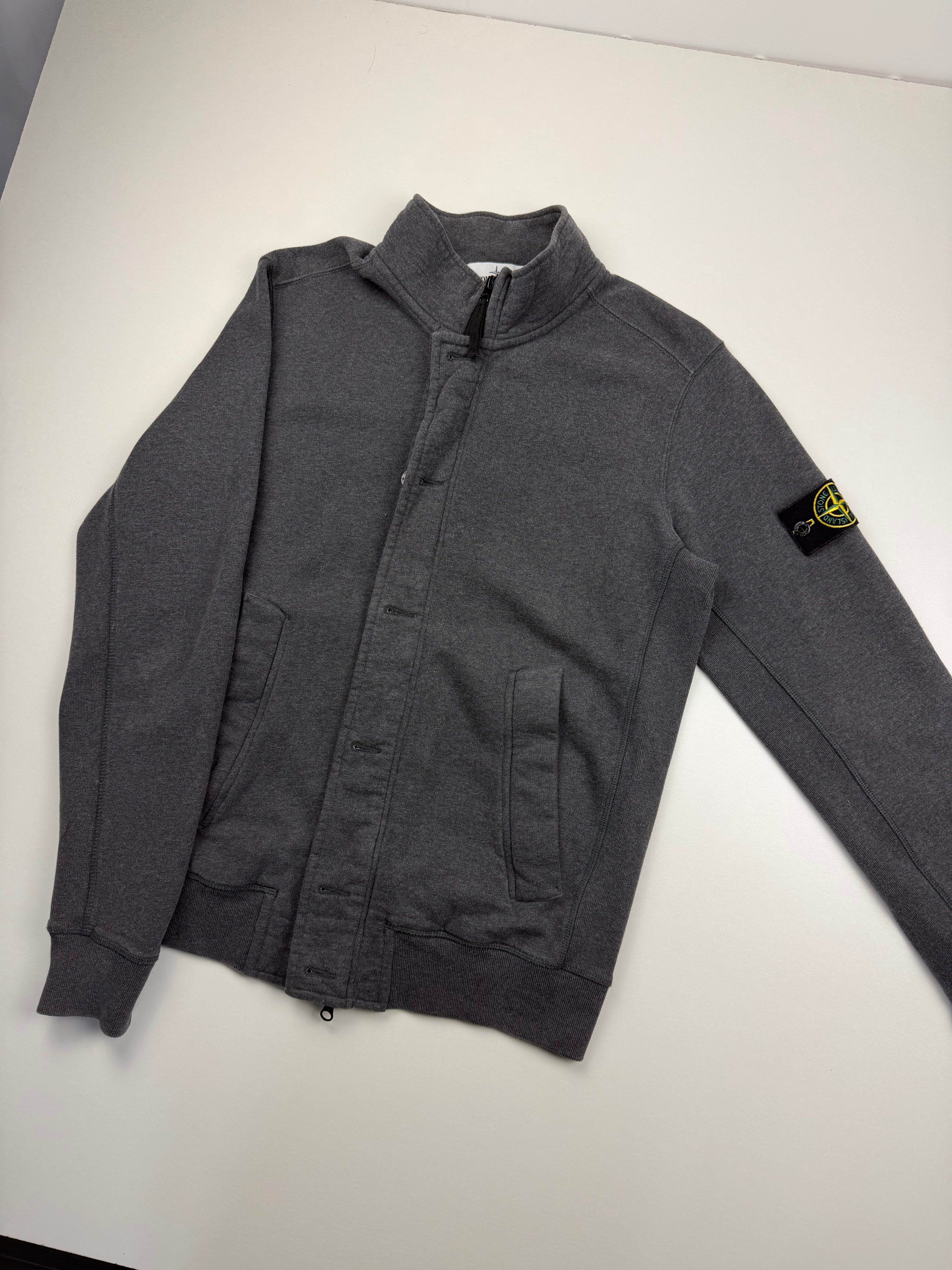 Gilet Zip Stone Island – Taille L – Gris