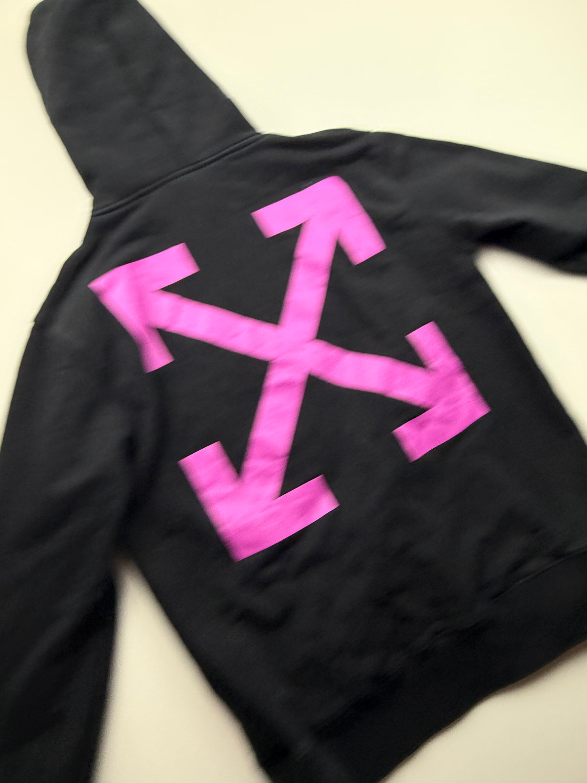 Pull à Capuche Off-White « Arrow Caravaggio St. Fran » – Taille S – Noir
