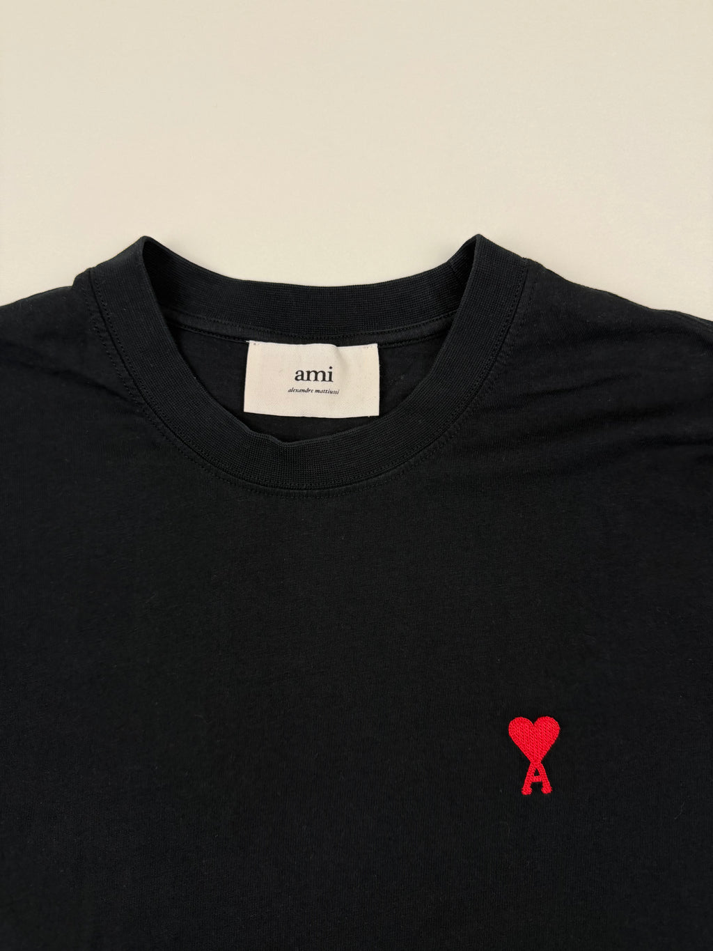 T-shirt AMI – Taille M – Noir avec Logo Cœur Rouge