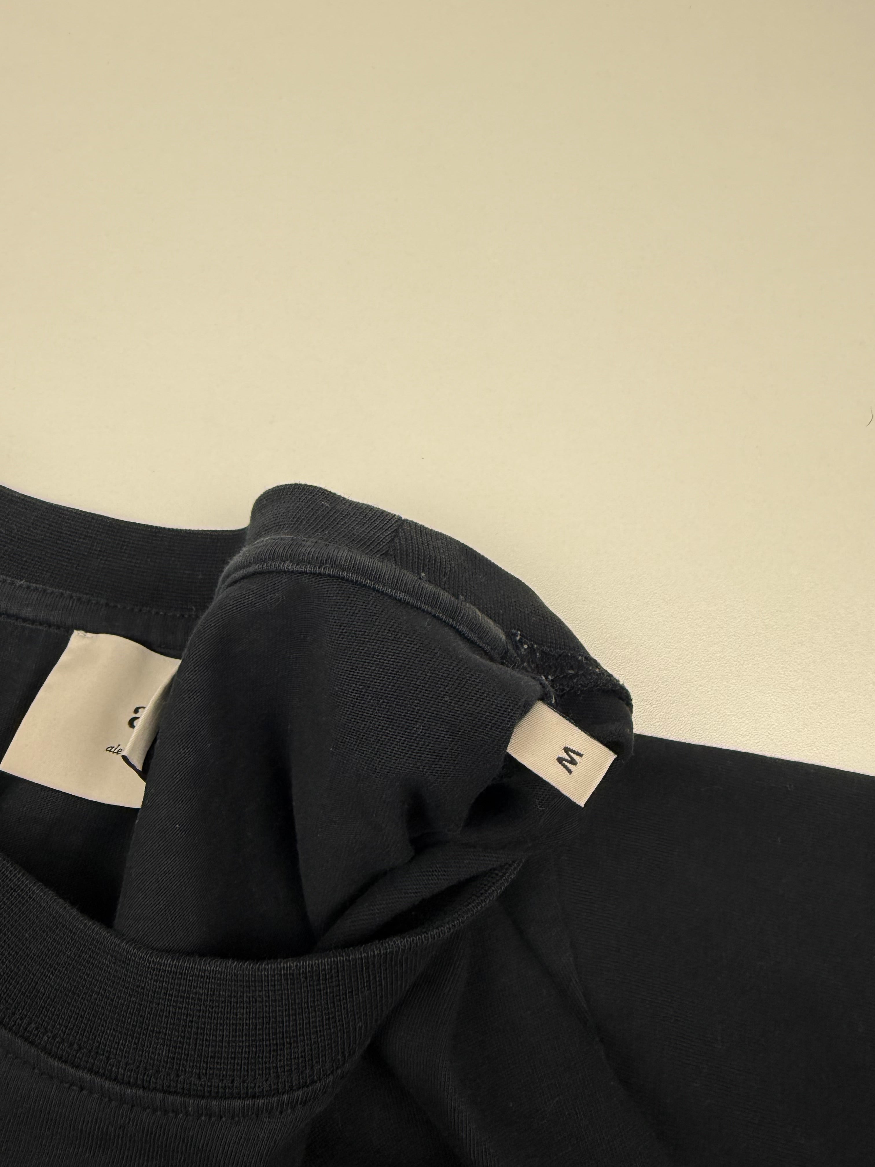 T-shirt AMI – Taille M – Noir avec Logo Cœur Rouge