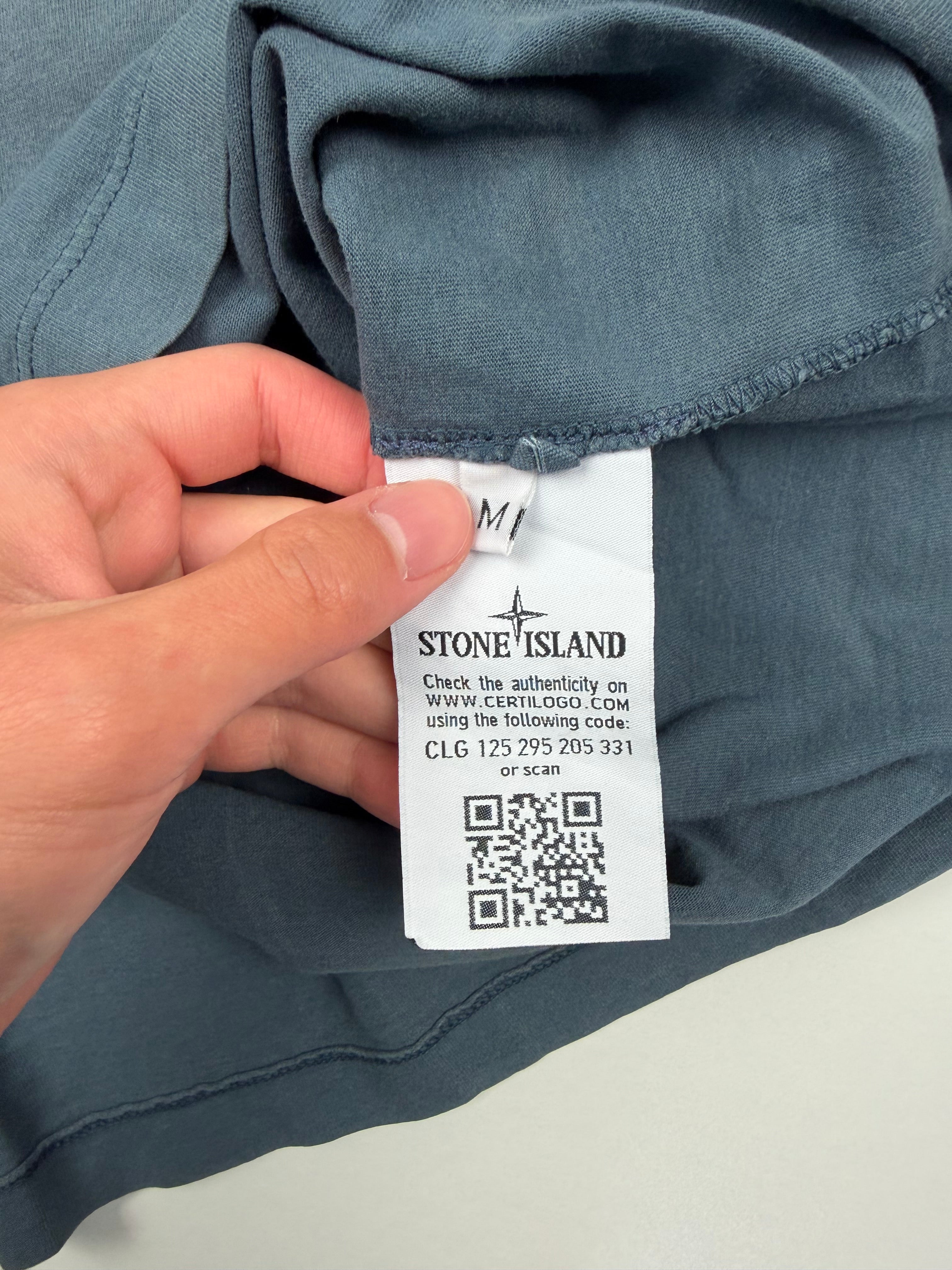 T-shirt Stone Island – Taille M – Bleu/Gris avec Motif à l’Avant