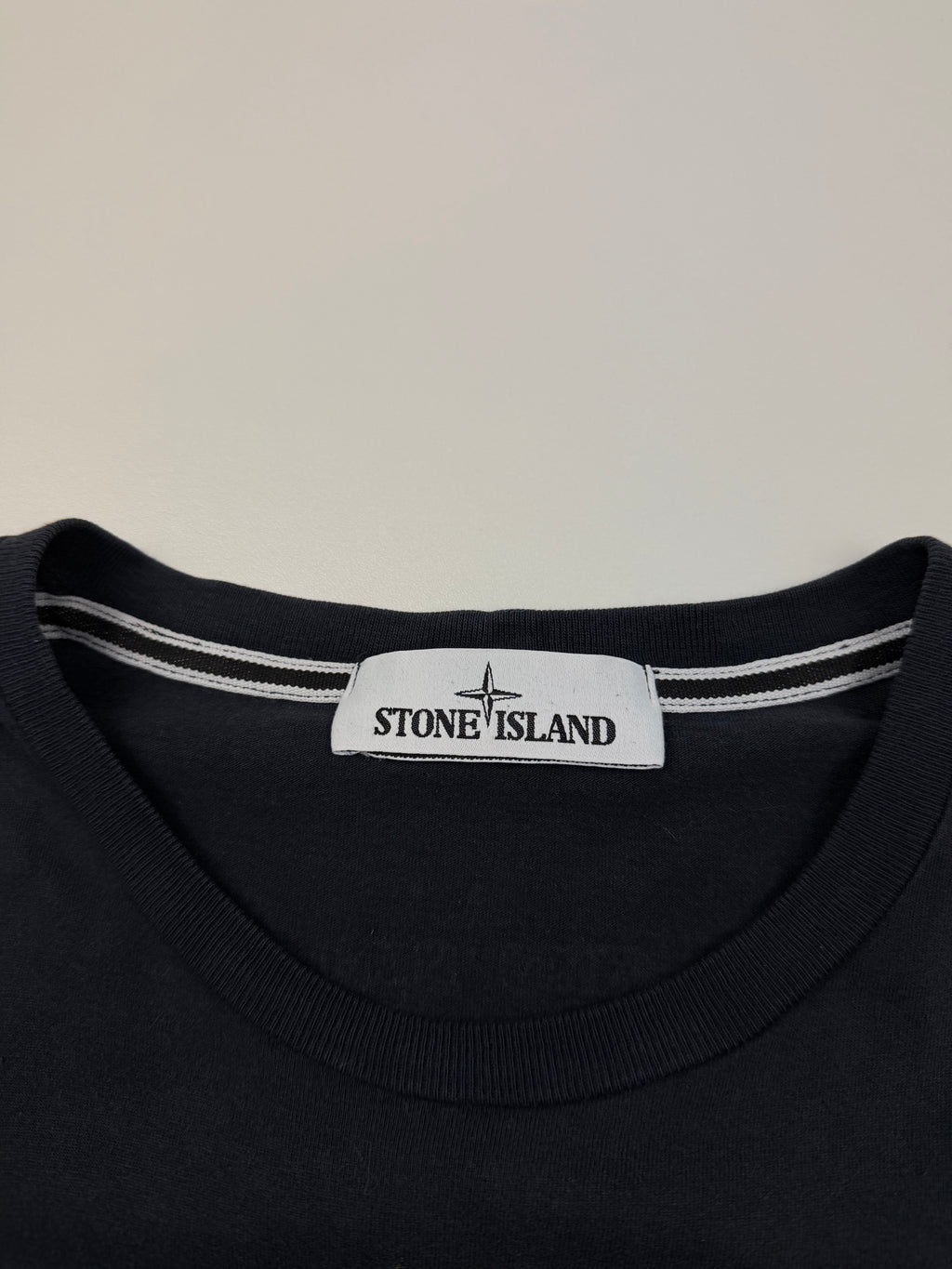 T-shirt Stone Island – Taille M – Gris Anthracite avec Imprimé Avant