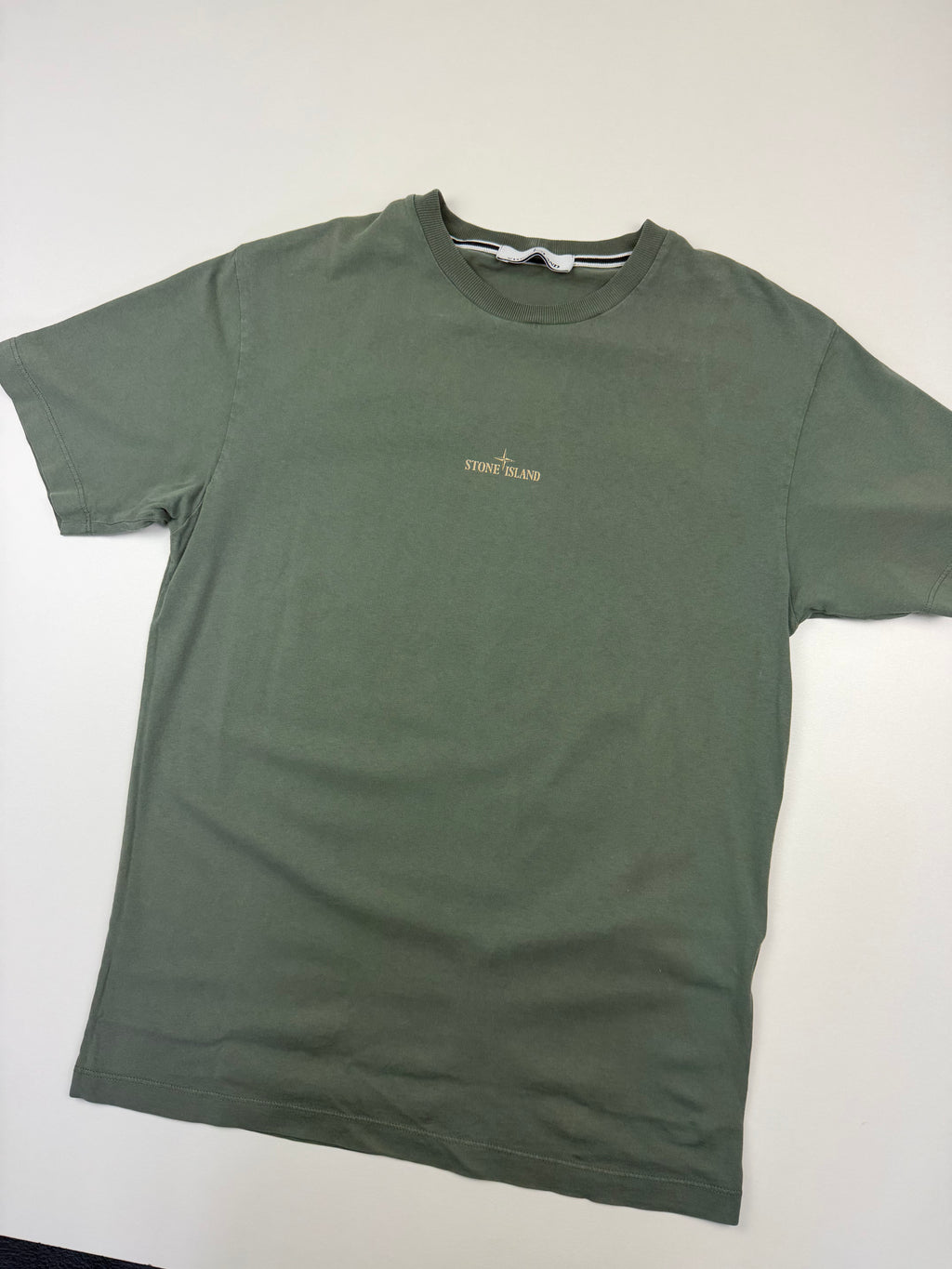 T-shirt Stone Island – Taille M – Kaki avec Motif au Dos