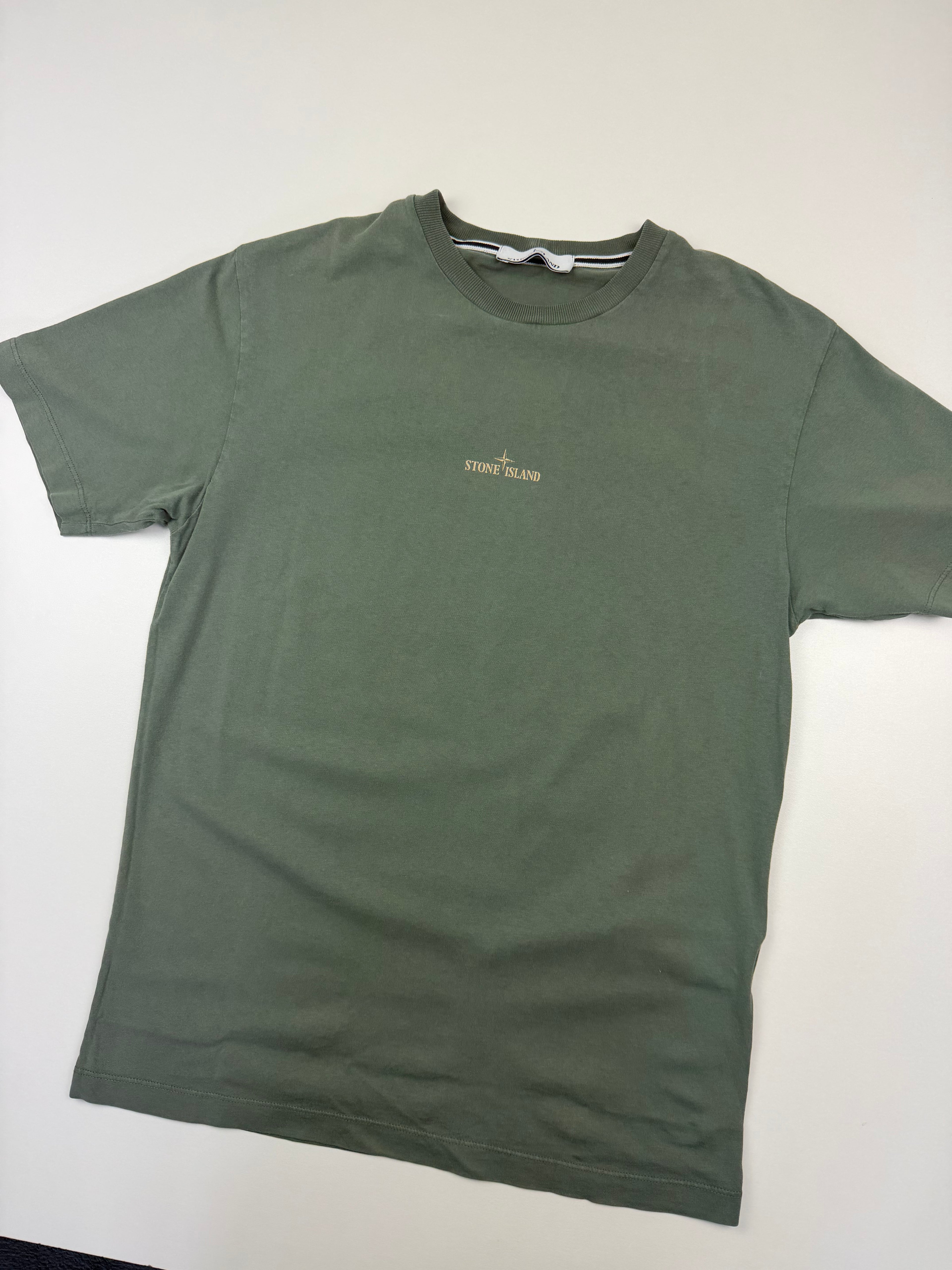 T-shirt Stone Island – Taille M – Kaki avec Motif au Dos
