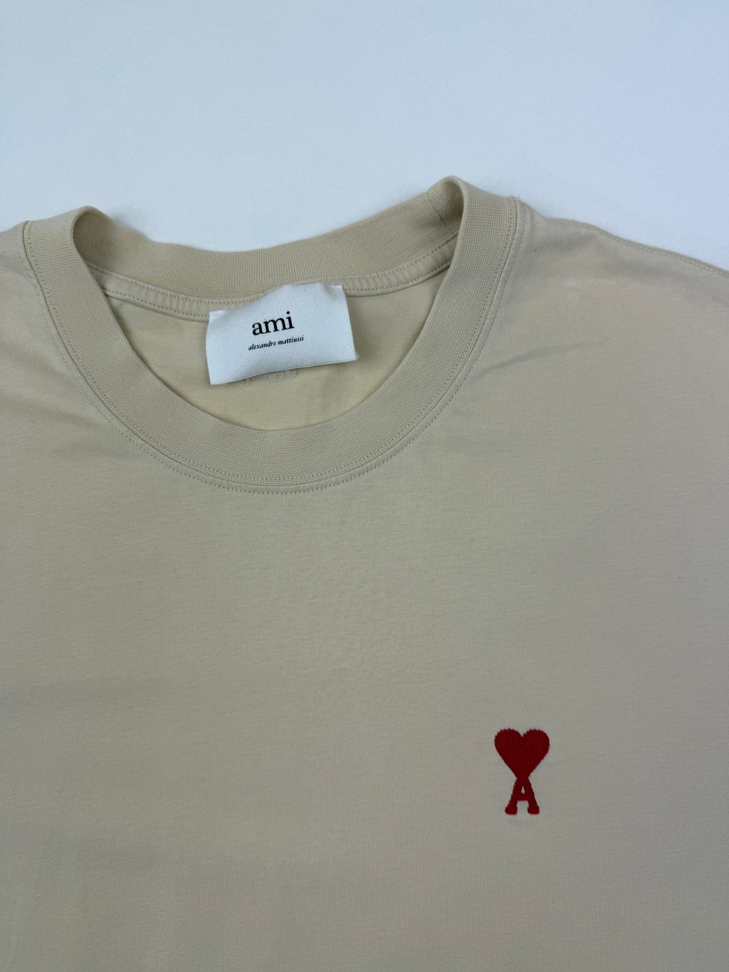 T-shirt AMI – Taille L – Beige avec Logo Cœur Rouge