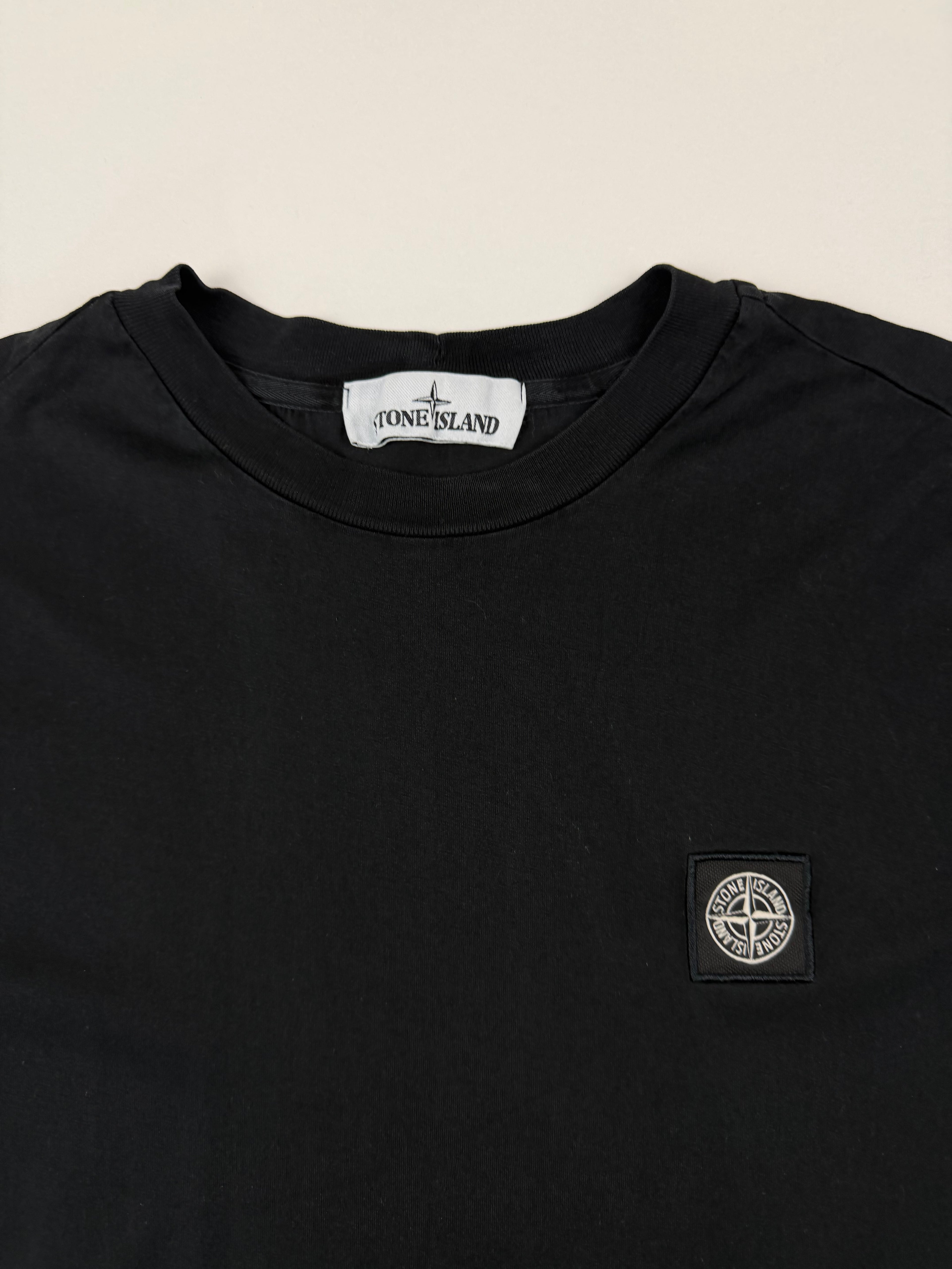 T-shirt Stone Island – Taille M – Noir avec Logo Poitrine