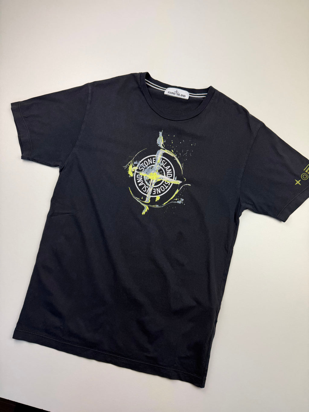 T-shirt Stone Island – Taille M – Gris Anthracite avec Imprimé Avant