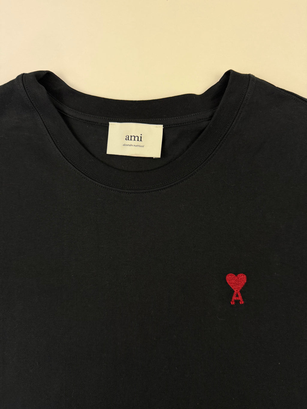 T-shirt AMI – Taille XL – Noir avec Cœur Rouge