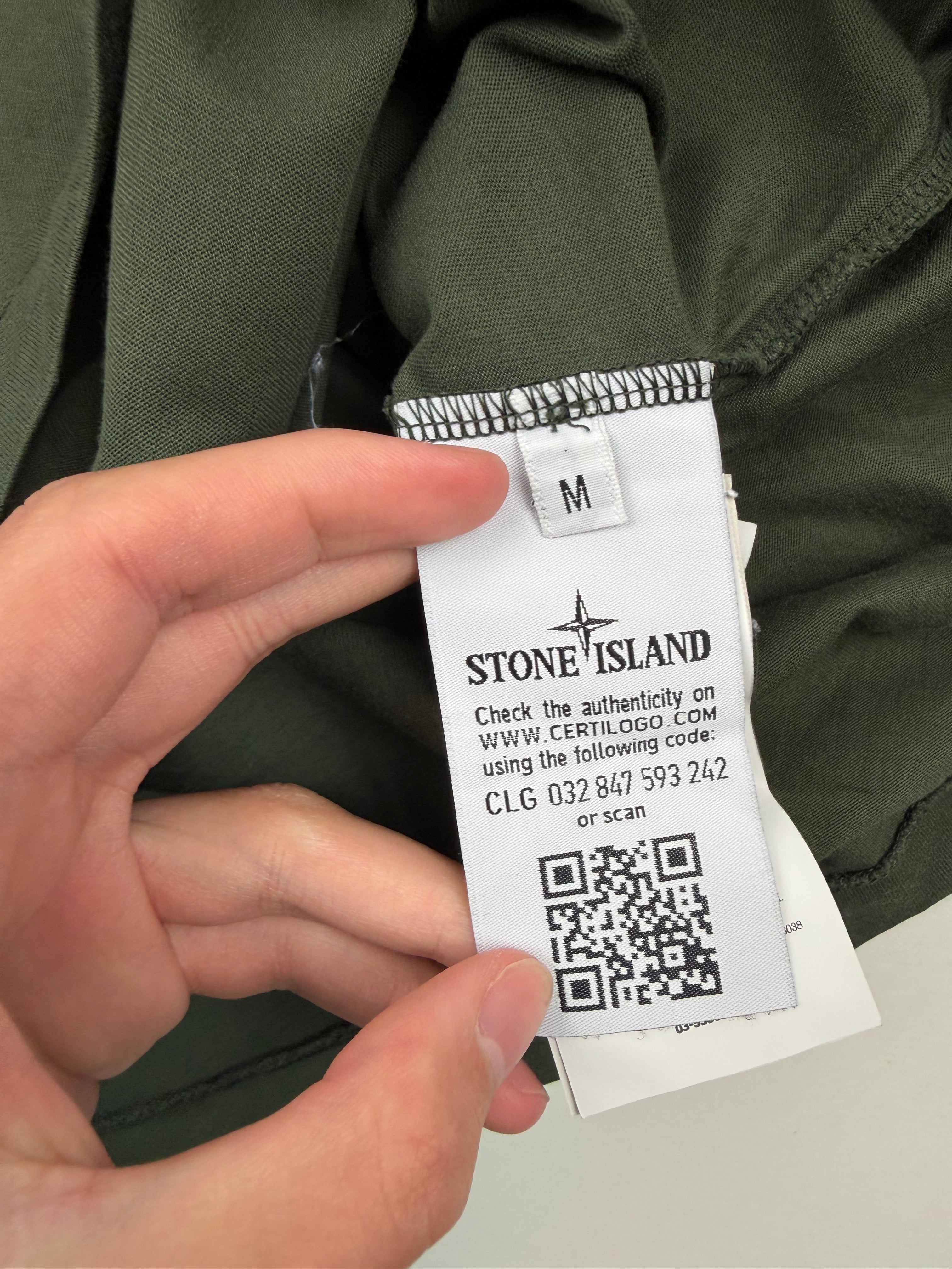 T-shirt Stone Island – Taille M – Vert Kaki avec Logo Poitrine