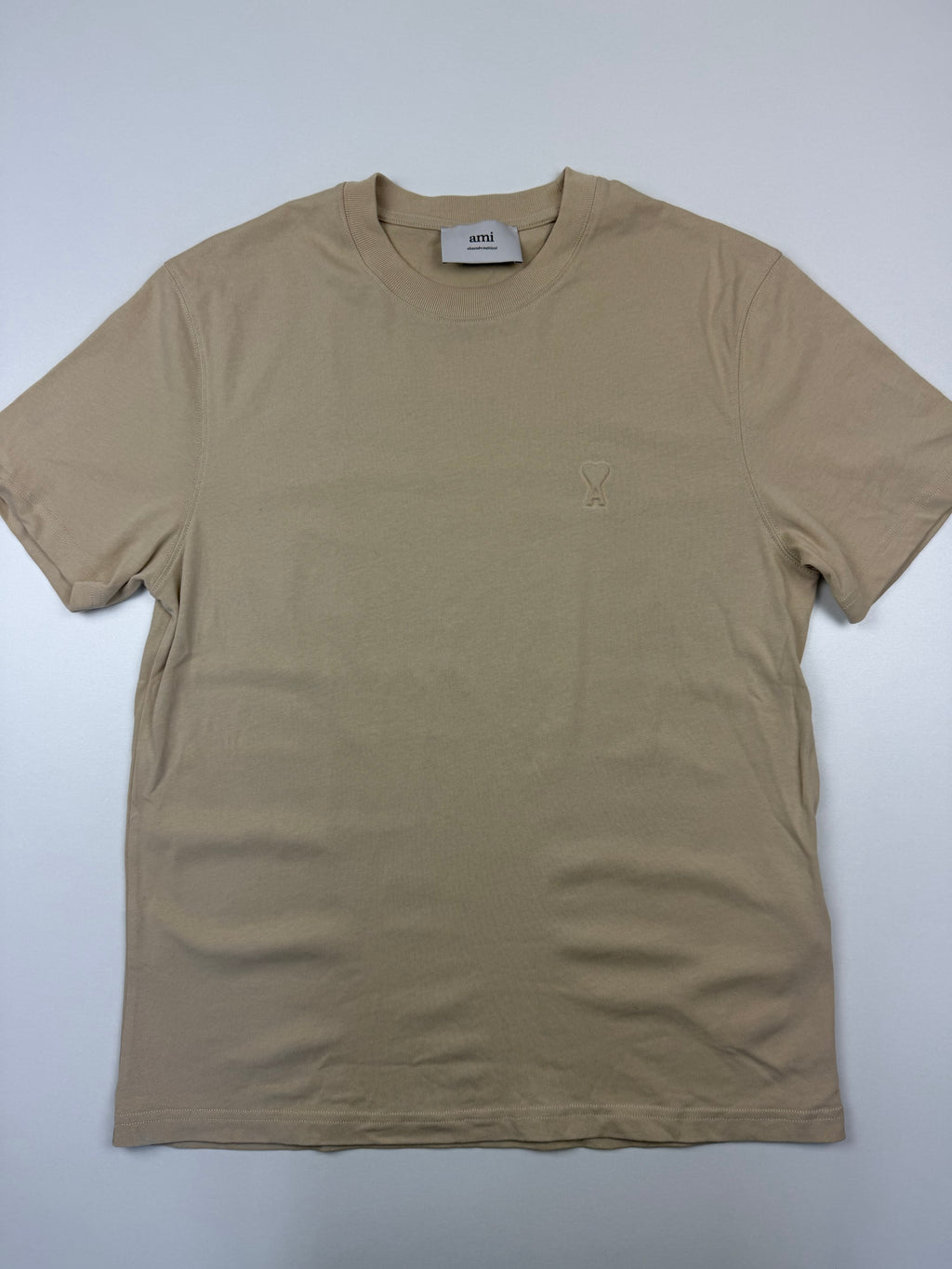 T-shirt AMI “Cœur Embossé Gingembre” – Taille M – Logo ton sur ton