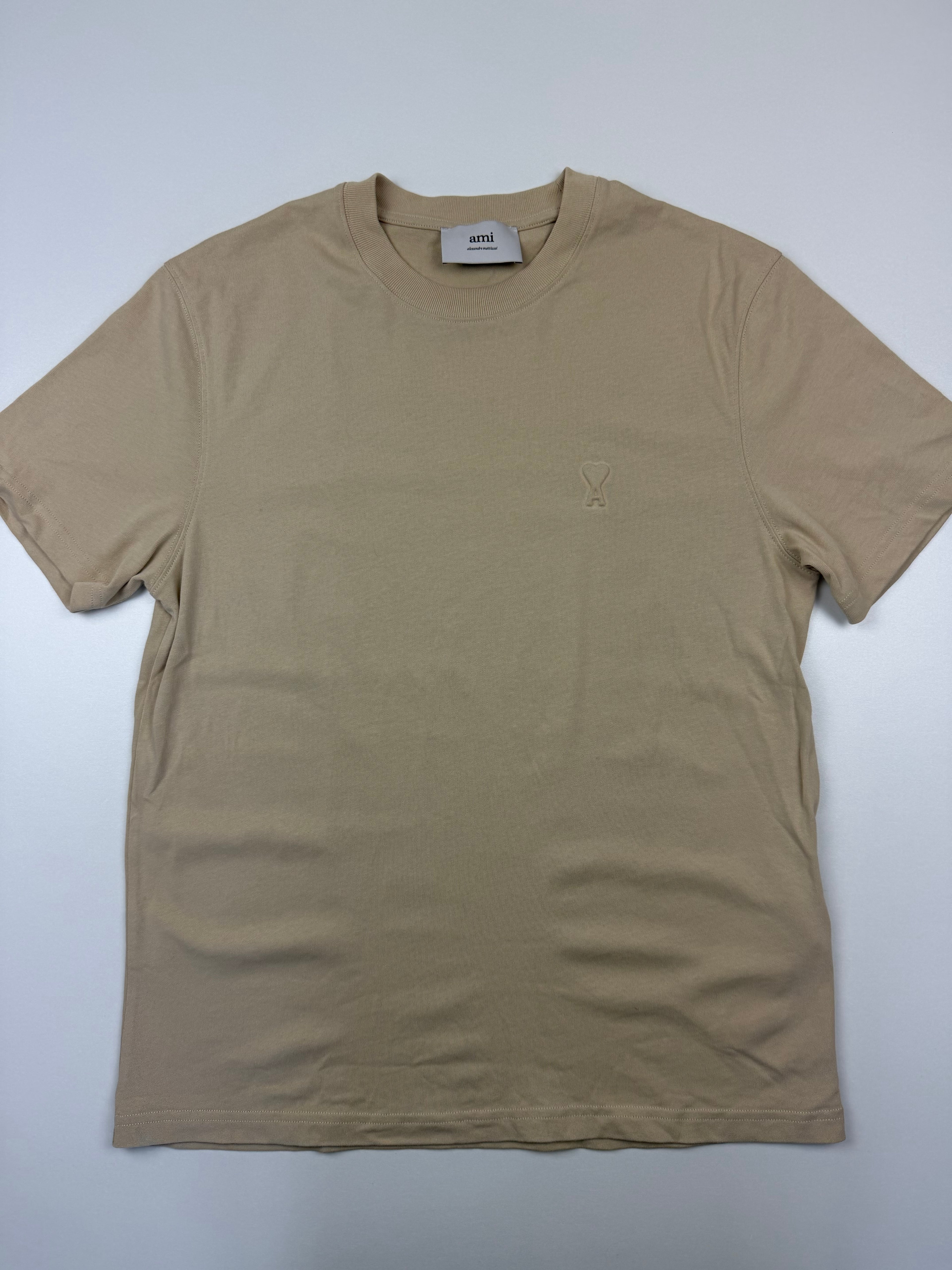 T-shirt AMI “Cœur Embossé Gingembre” – Taille M – Logo ton sur ton