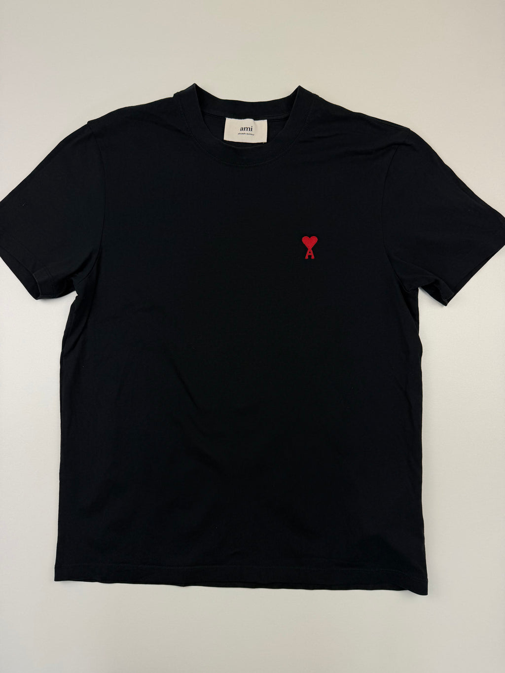 T-shirt AMI – Taille M – Noir avec Logo Cœur Rouge