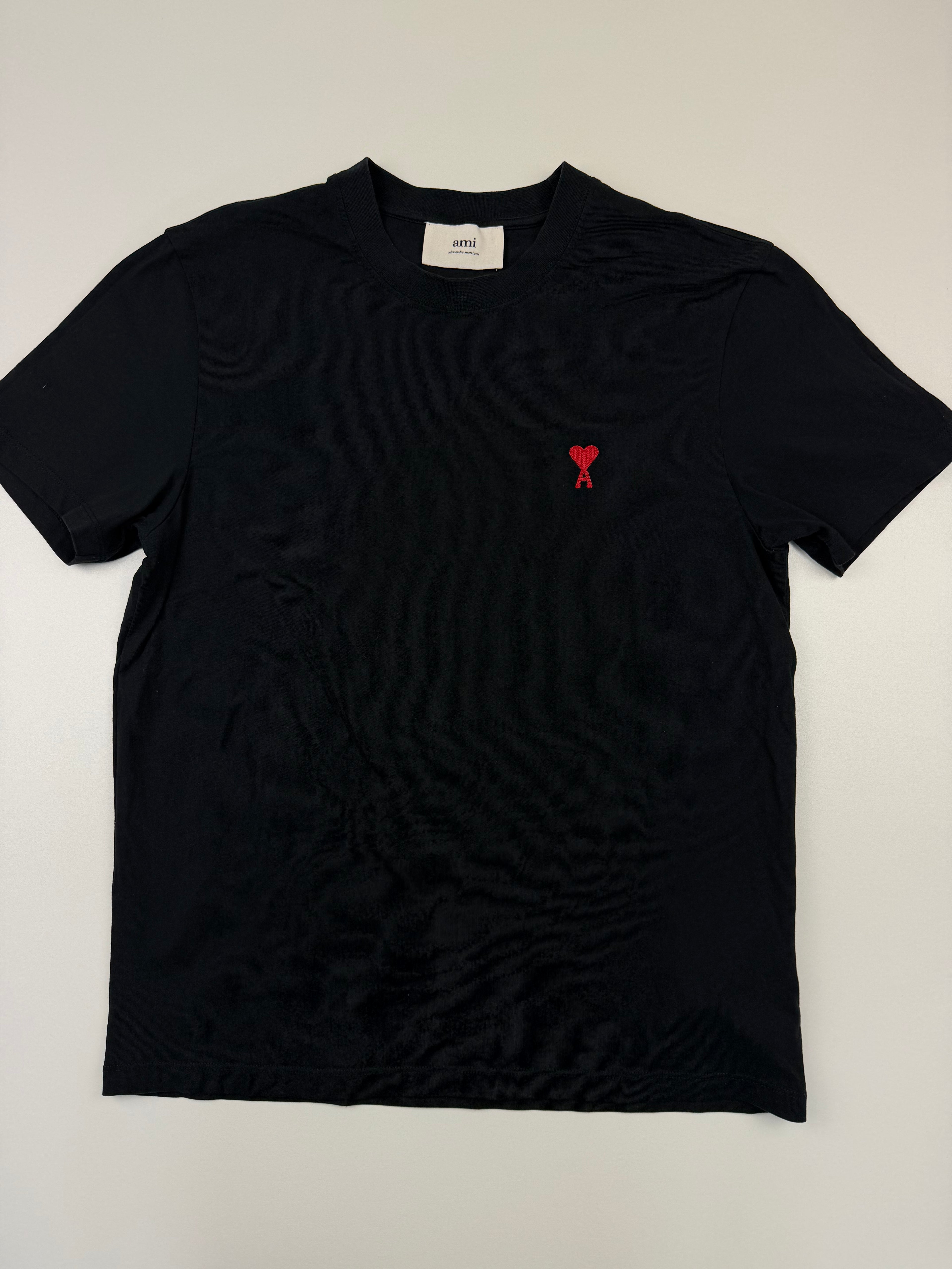 T-shirt AMI – Taille M – Noir avec Logo Cœur Rouge