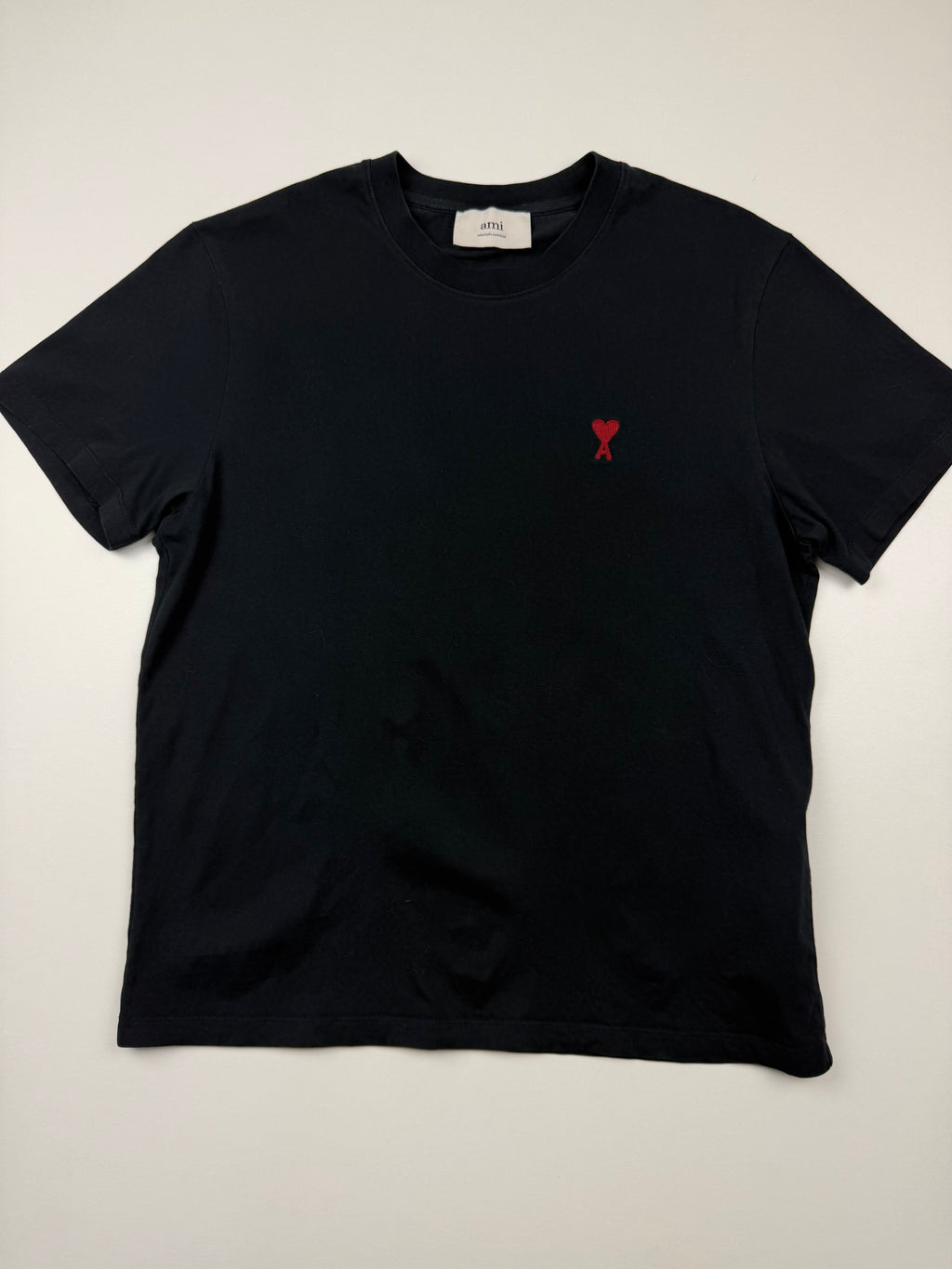 T-shirt AMI – Taille M – Noir avec Logo Cœur Rouge
