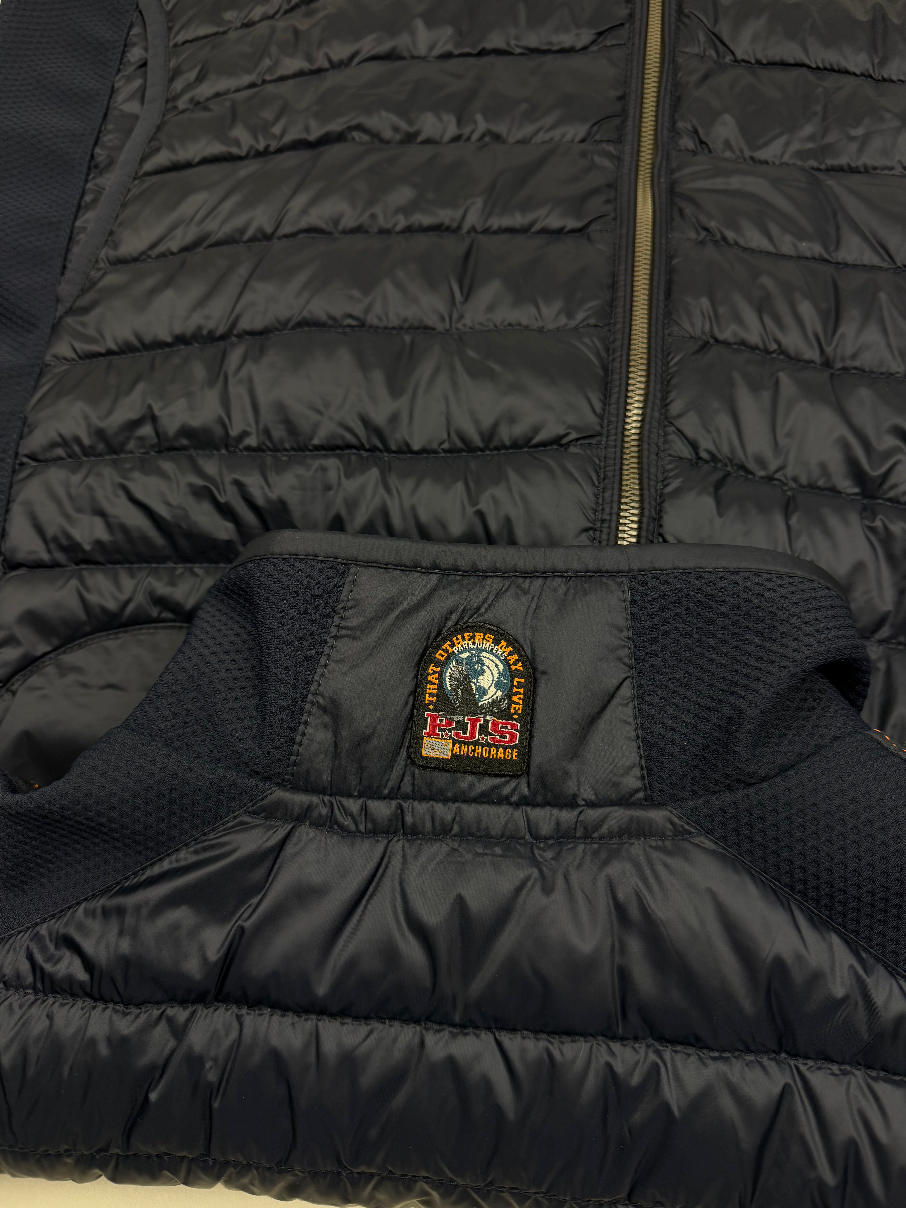 Veste Sans Manche Parajumpers “Zavier Warm Up” – Taille XL – Bleu Marine – Neuve