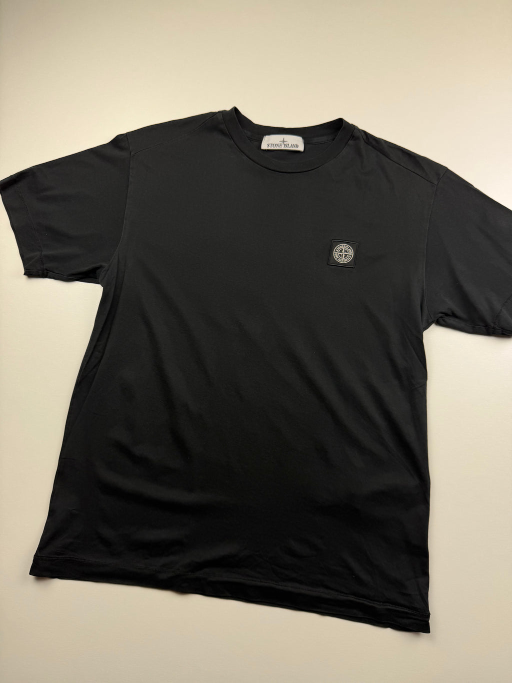 T-Shirt Stone Island – Taille M – Noir – Logo Poitrine
