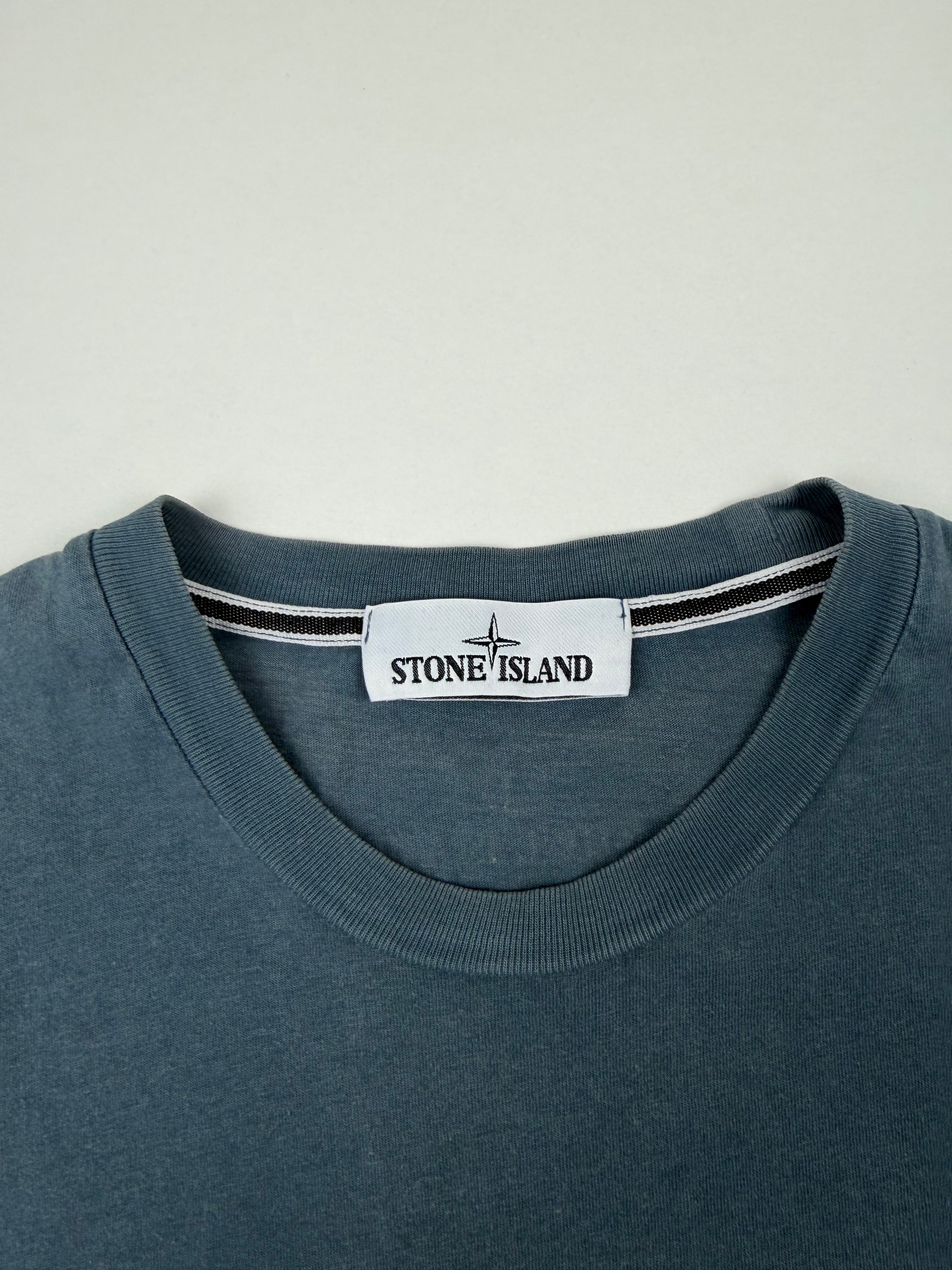 T-shirt Stone Island – Taille M – Bleu/Gris avec Motif à l’Avant