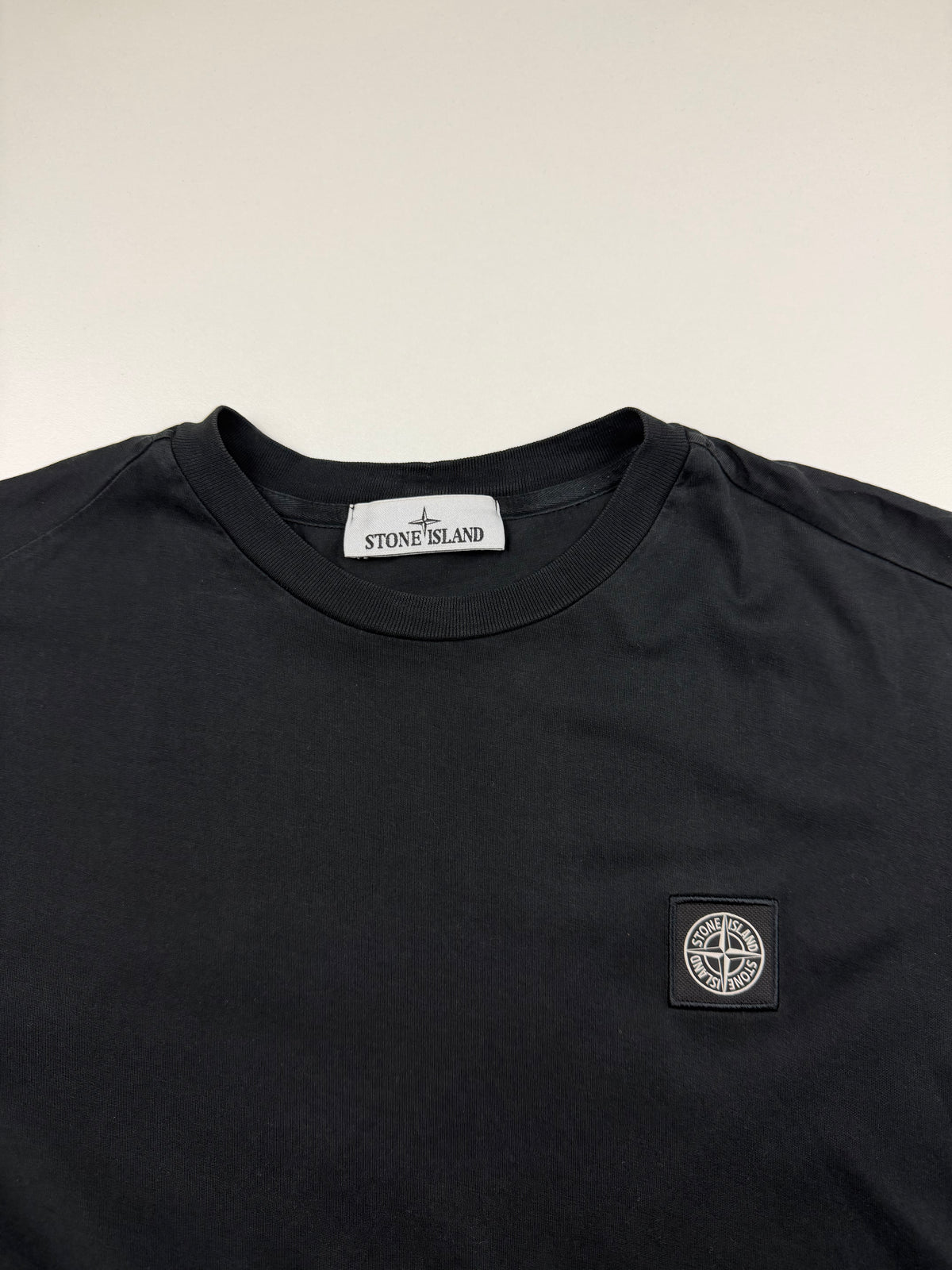 T-Shirt Stone Island – Taille M – Noir – Logo Poitrine