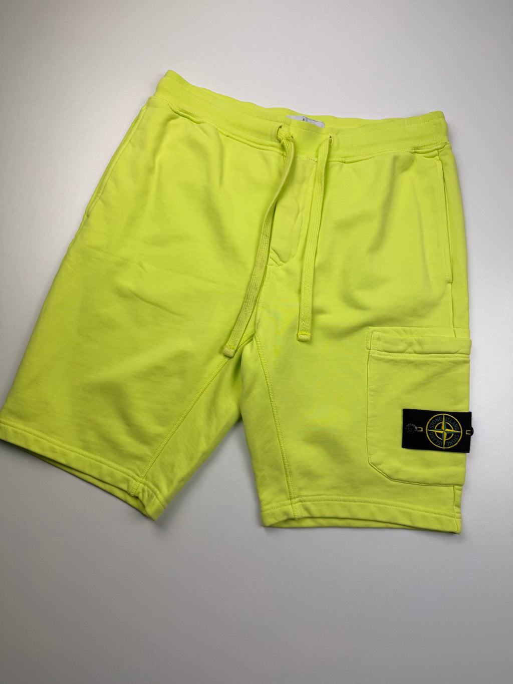 Short Stone Island – Taille M – Jaune Fluo en Coton