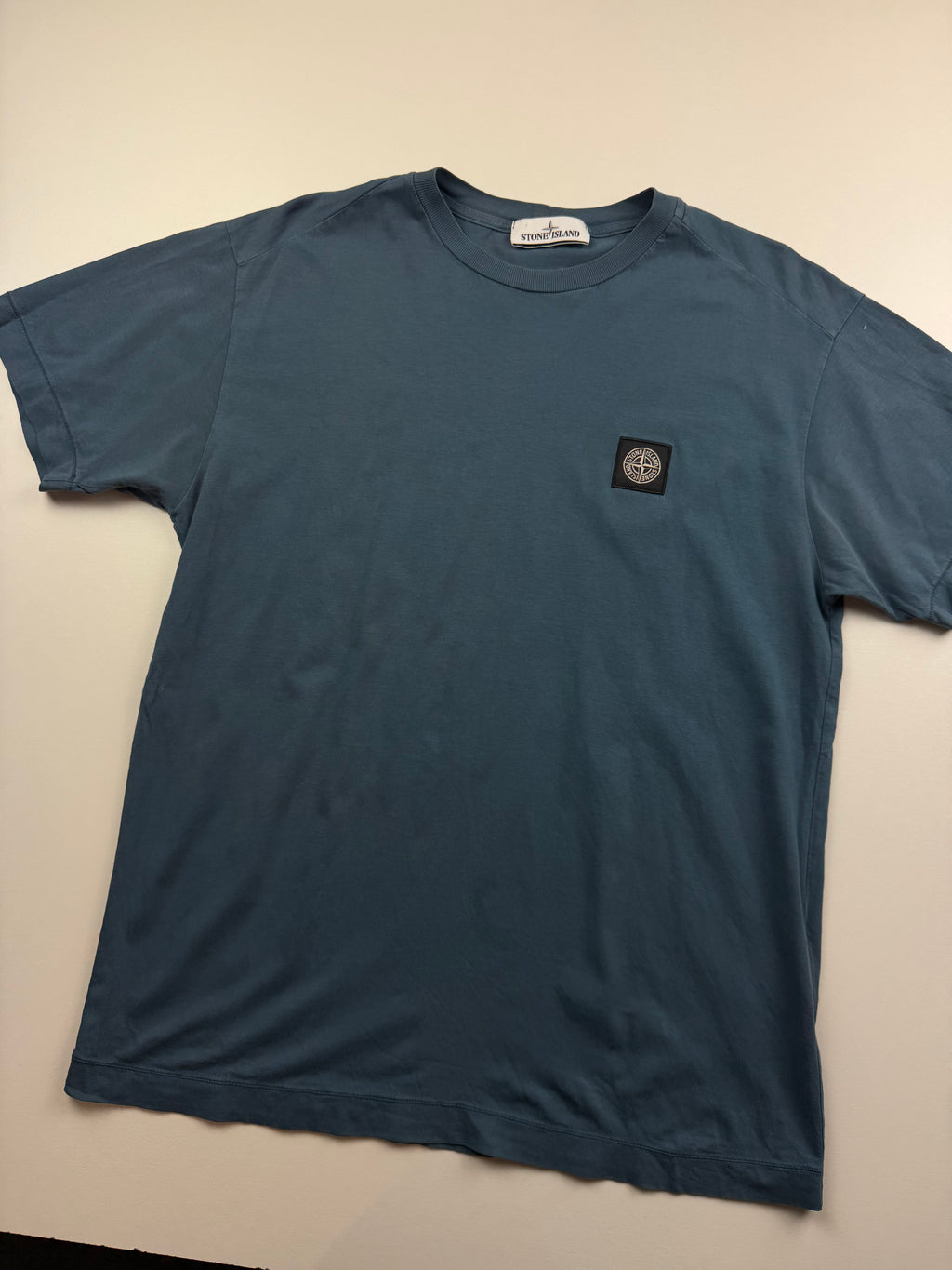 T-Shirt Stone Island – Taille L – Bleu Marine – Logo Poitrine