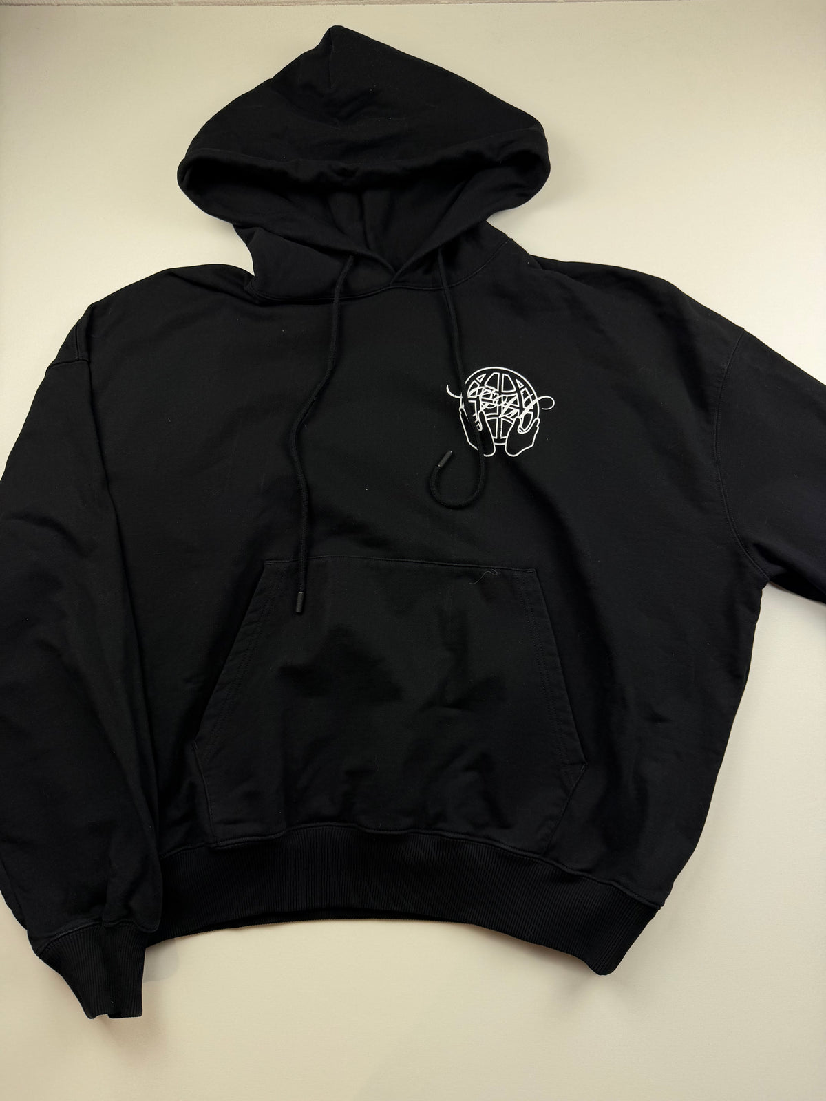 Pull à Capuche Off-White « Hand Arrow Boxy » – Taille L – Noir