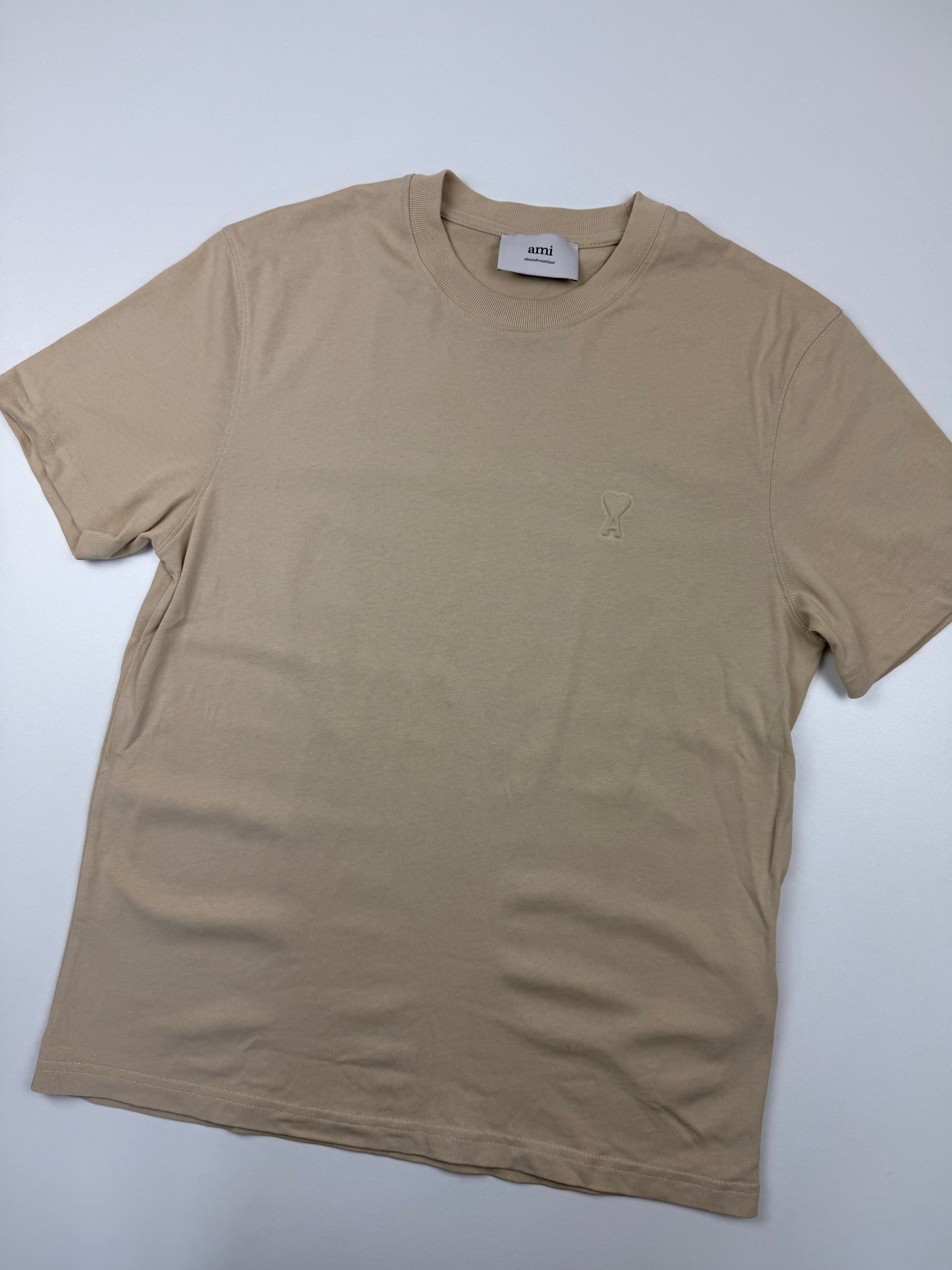 T-shirt AMI “Cœur Embossé Gingembre” – Taille M – Logo ton sur ton