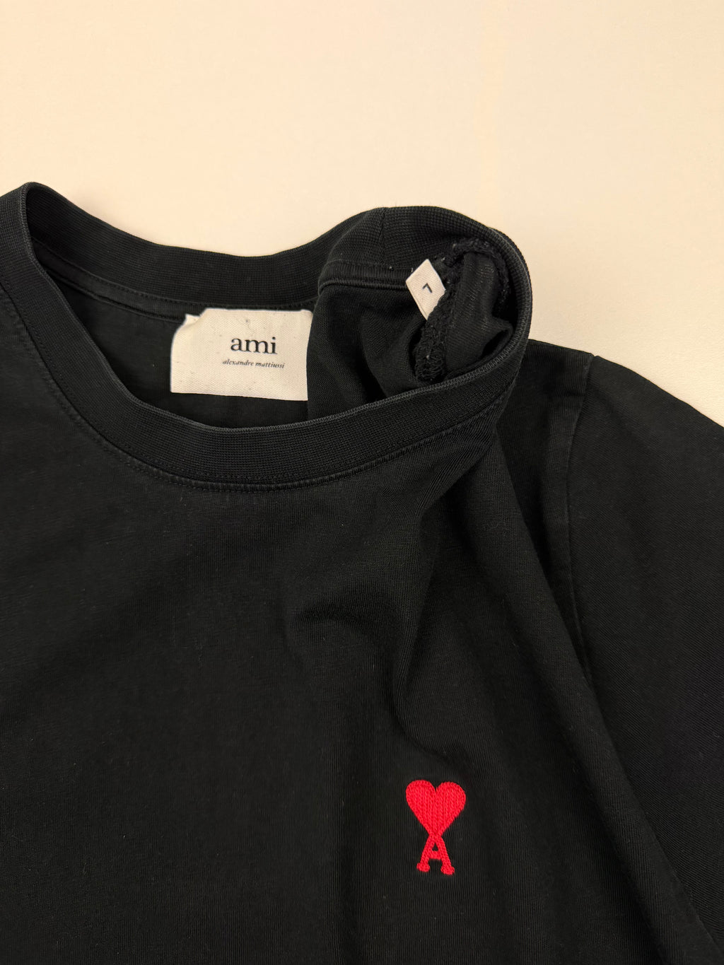 T-shirt AMI – Taille L – Noir avec Logo Cœur Rouge