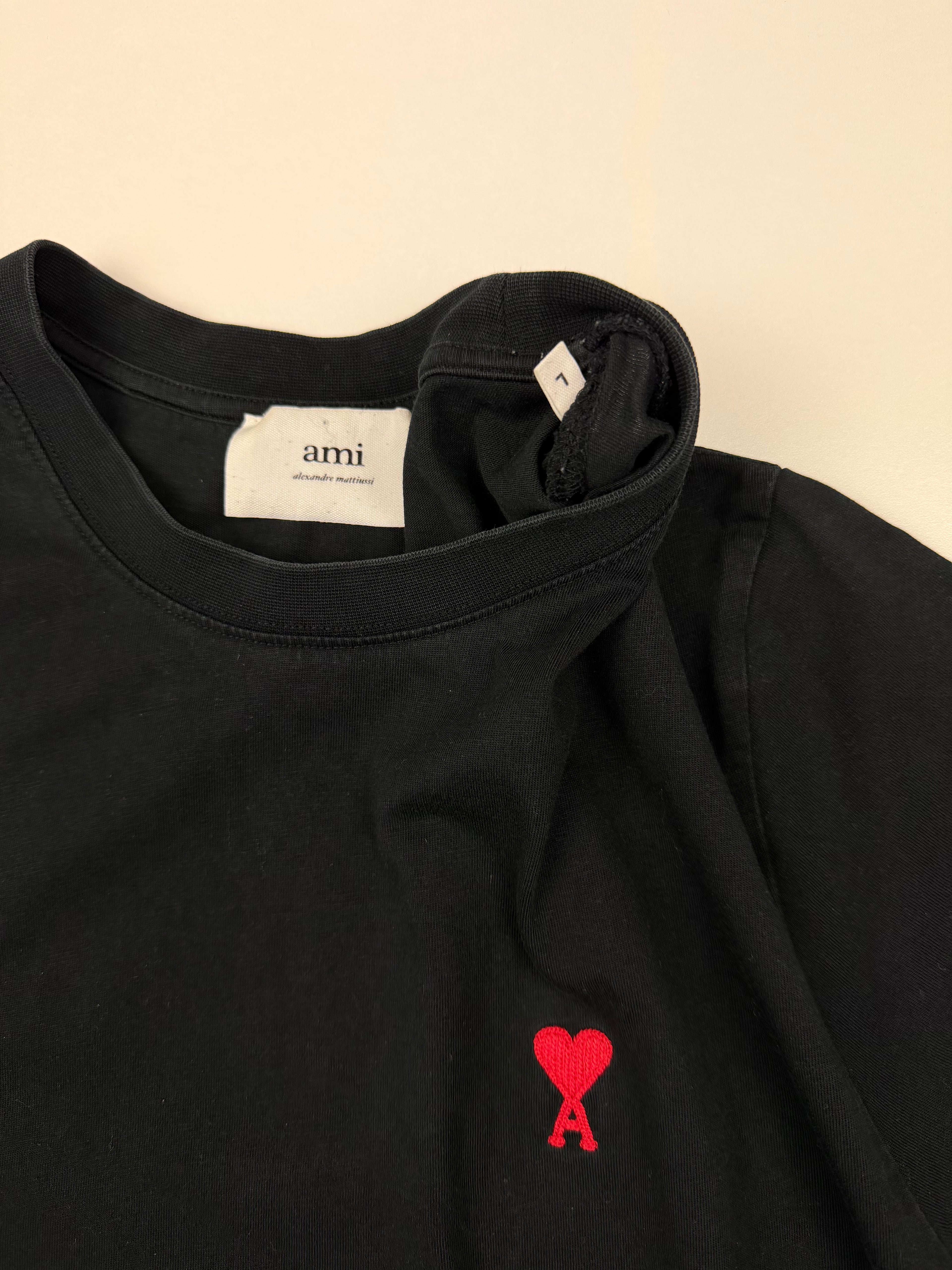 T-shirt AMI – Taille L – Noir avec Logo Cœur Rouge