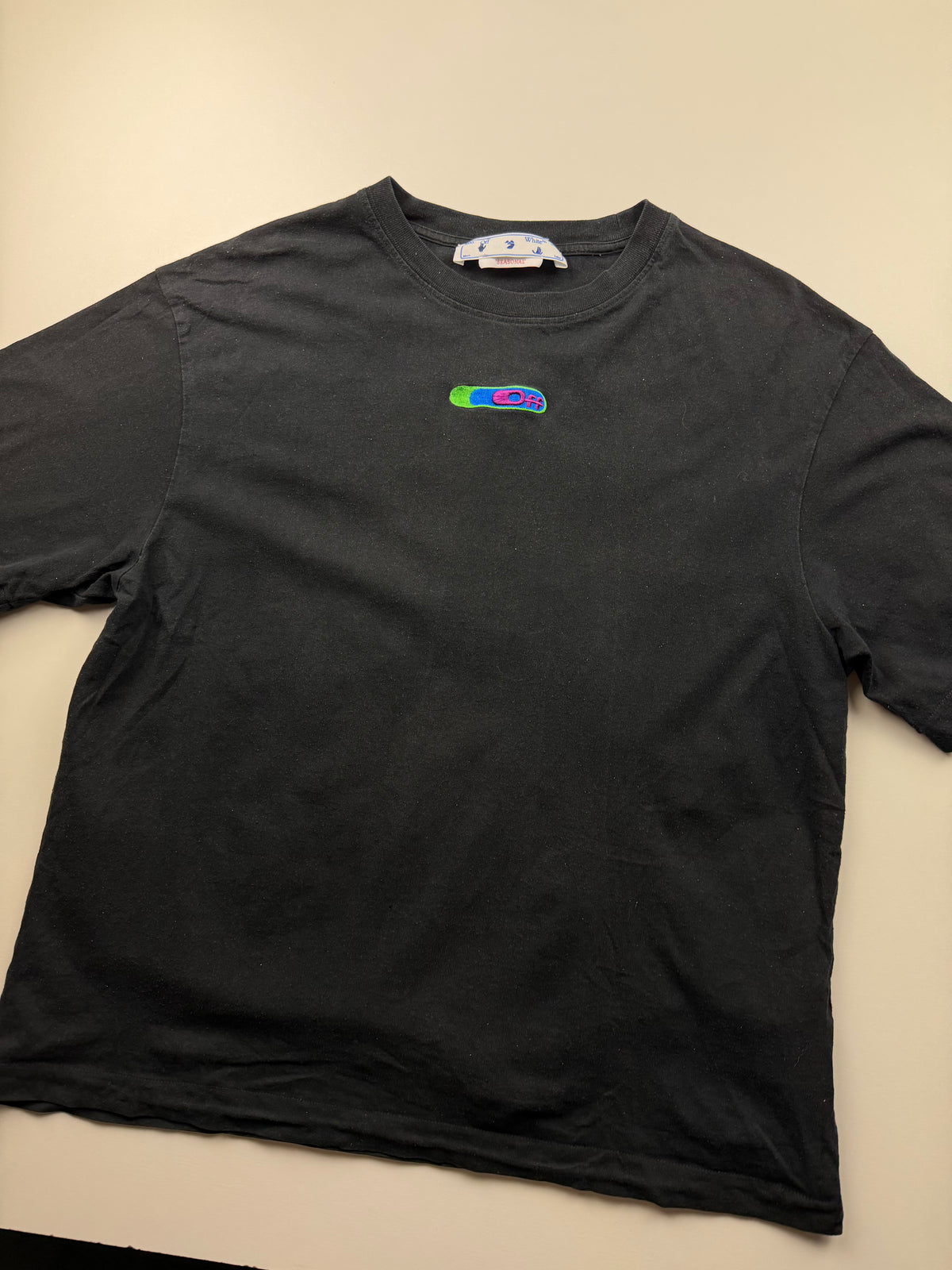 T-Shirt Off-White « Arrows Over Skate » – Taille M – Noir