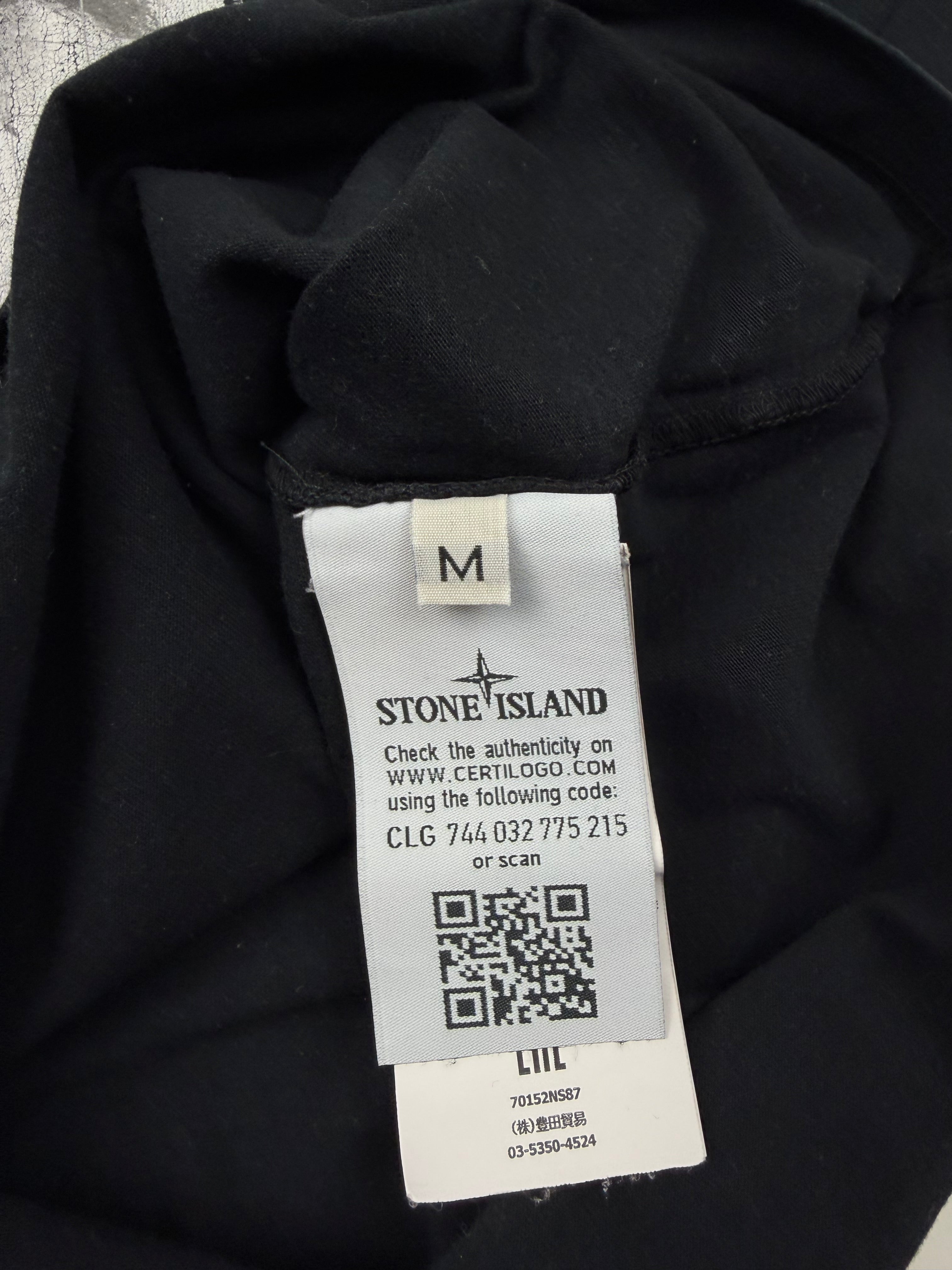 T-shirt Stone Island – Taille M – Noir avec Motif à l’Avant