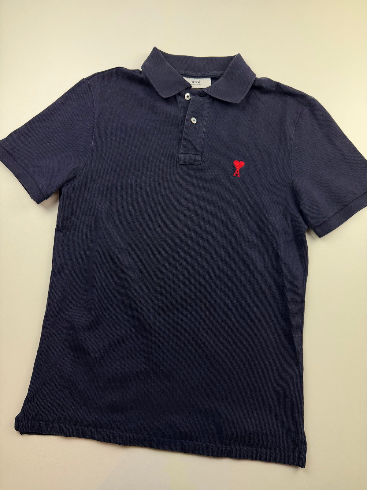 Polo AMI Paris – Taille S – Bleu Marine – Cœur Rouge