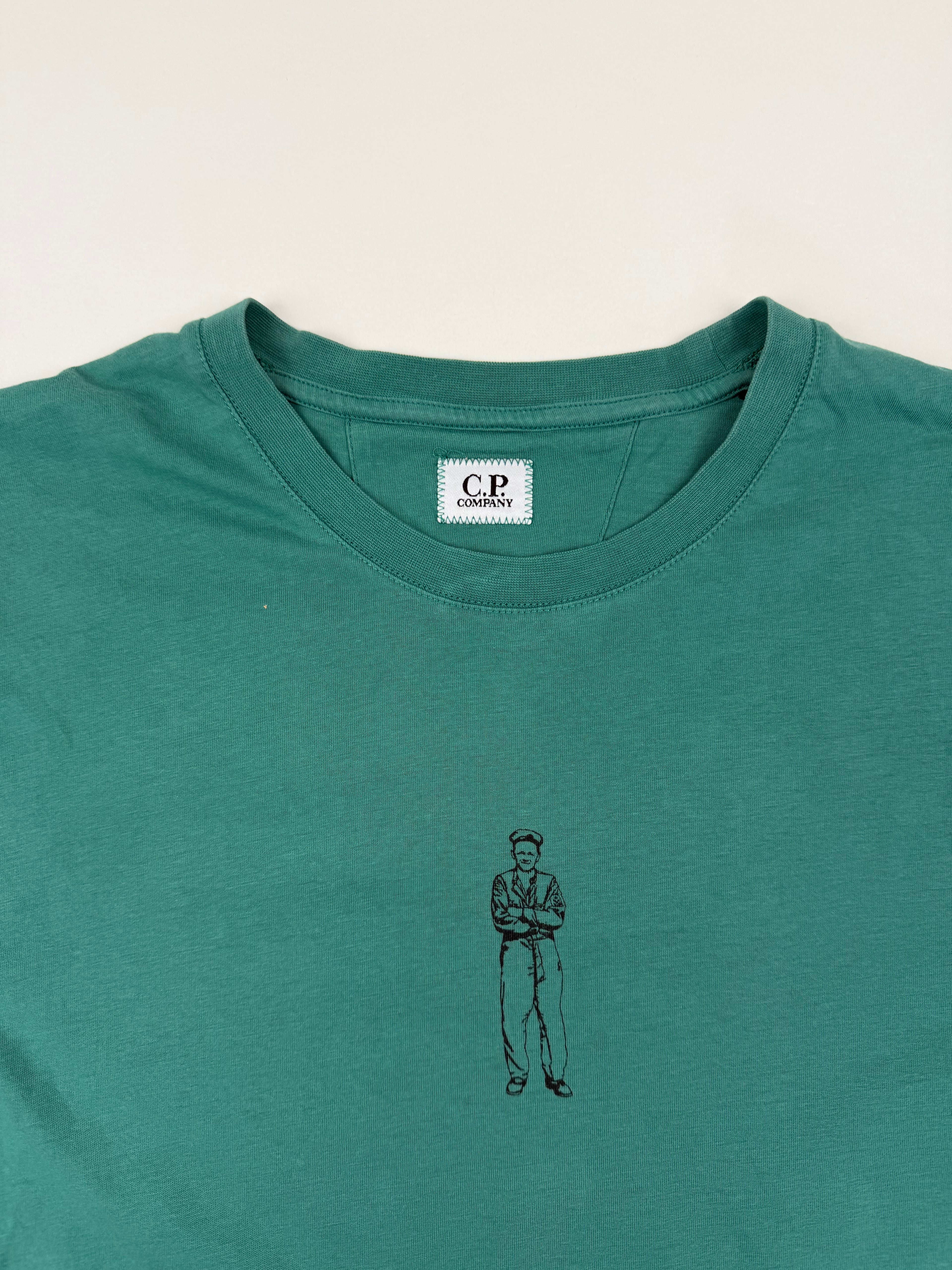 T-shirt C.P. Company – Taille M – Vert avec Motif Marin Avant et Inscription au Dos