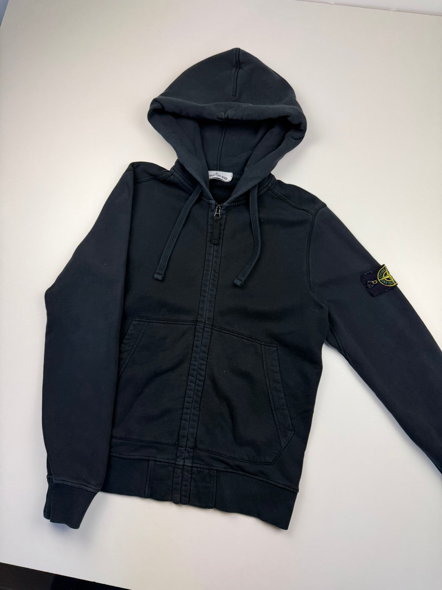 Gilet Zip Stone Island – Taille S – Coloris Noir