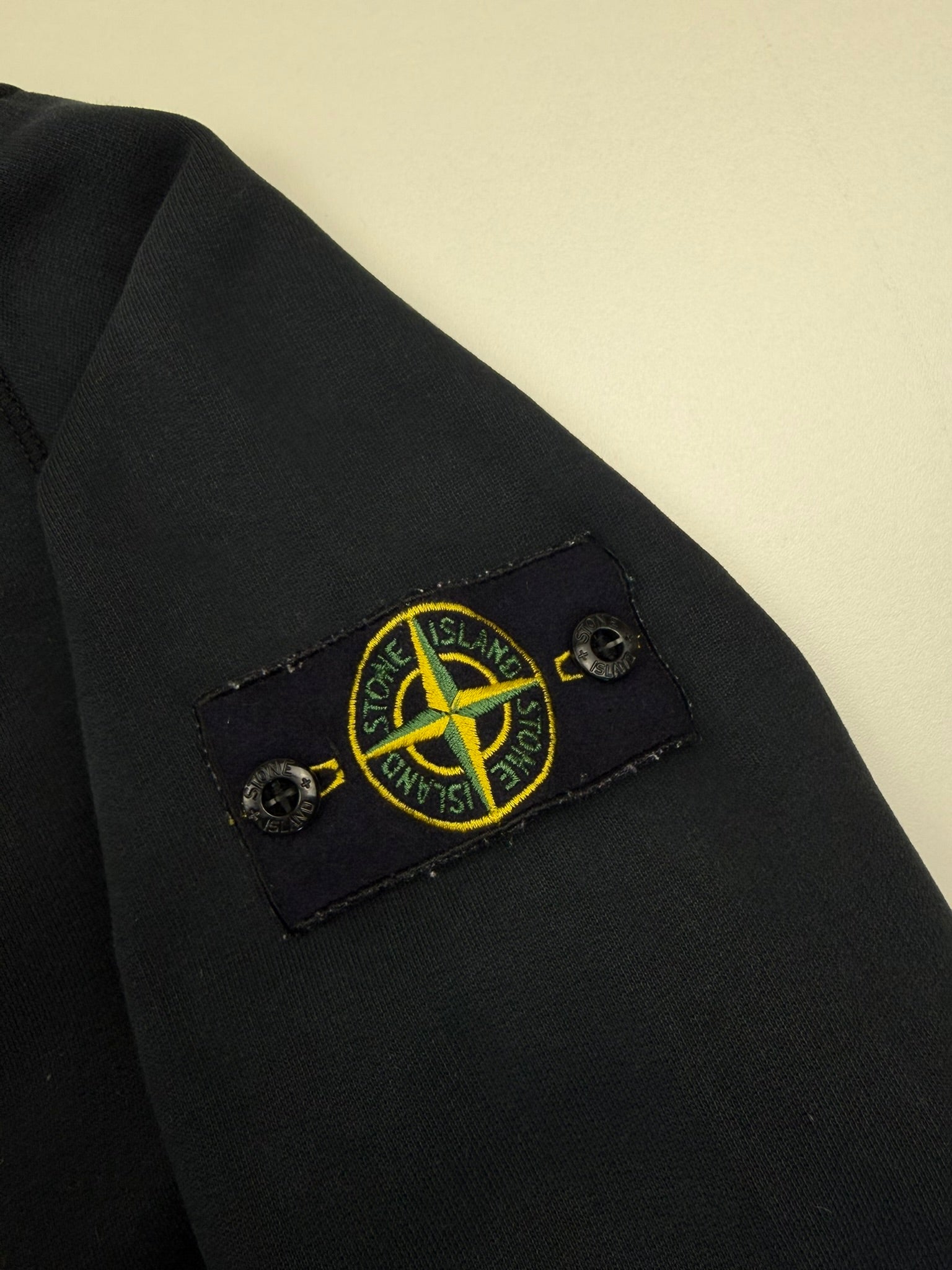 Gilet Zip Stone Island – Taille S – Coloris Noir