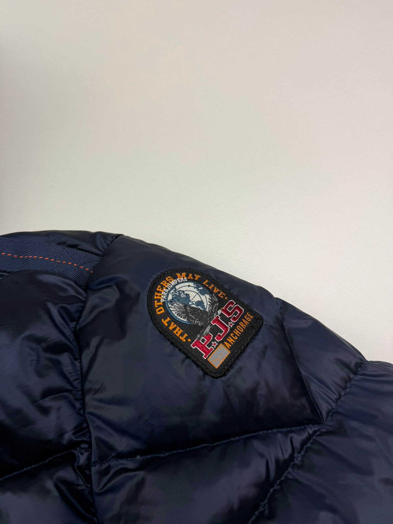 Doudoune Parajumpers modèle Pharell Sheen – Taille S – Coloris Bleu Marine