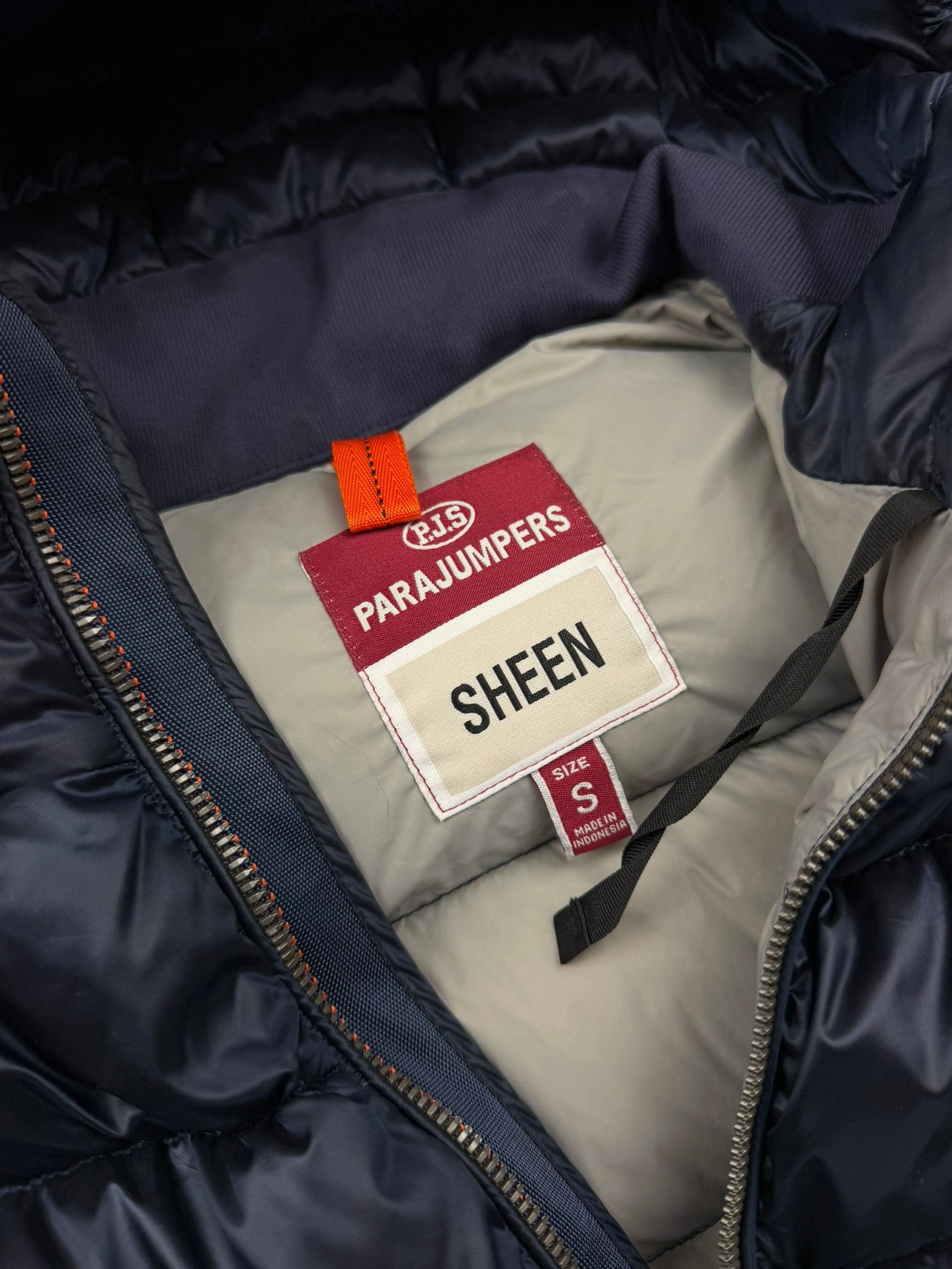 Doudoune Parajumpers modèle Pharell Sheen – Taille S – Coloris Bleu Marine