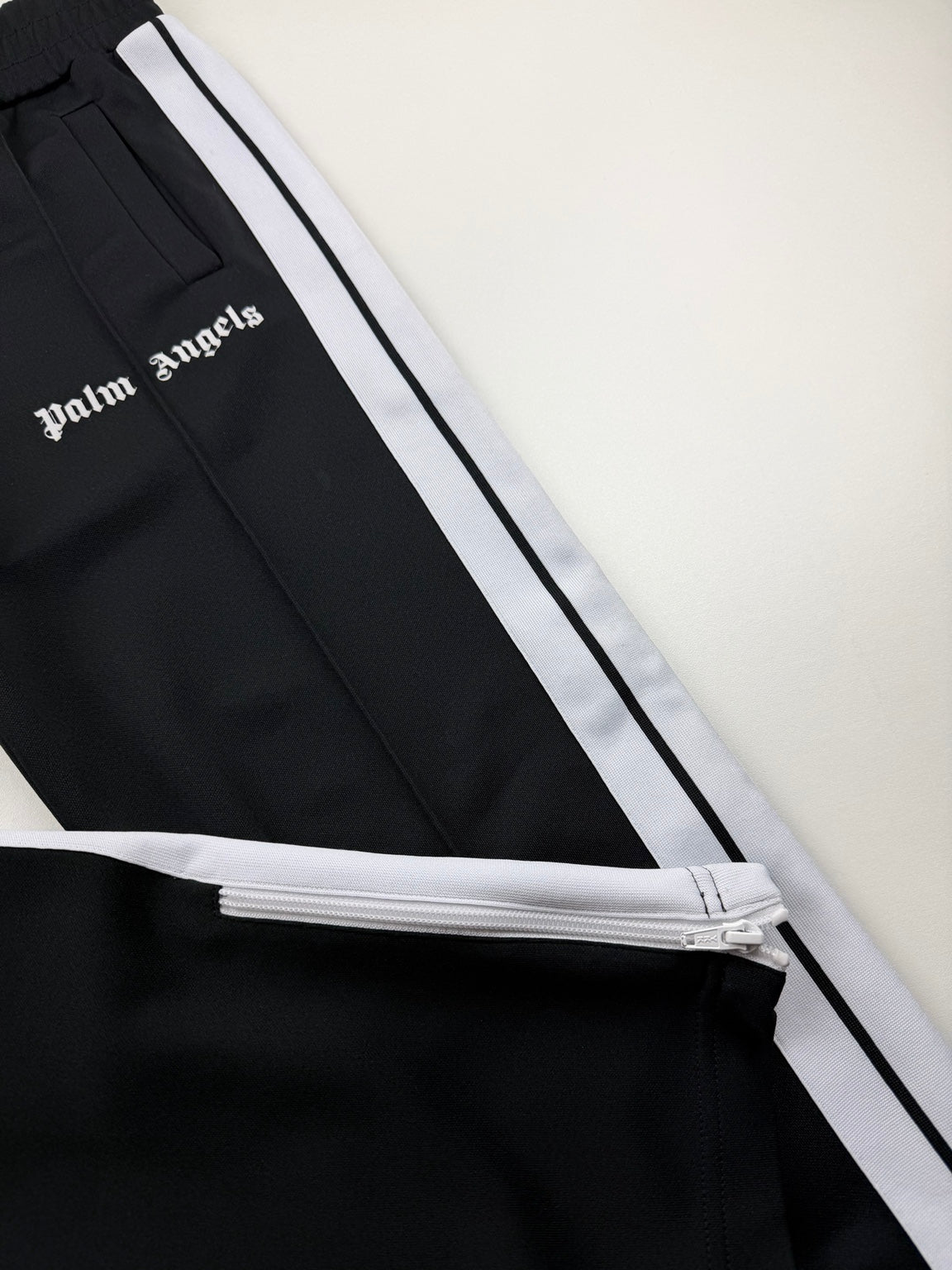 Jogging Palm Angels « Classic Track Pants » – Taille M – Noir et blanc — photo 3