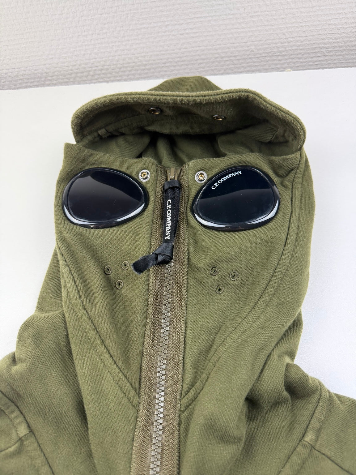 Pull zippé à capuche C.P. Company Goggle – Taille M – Kaki