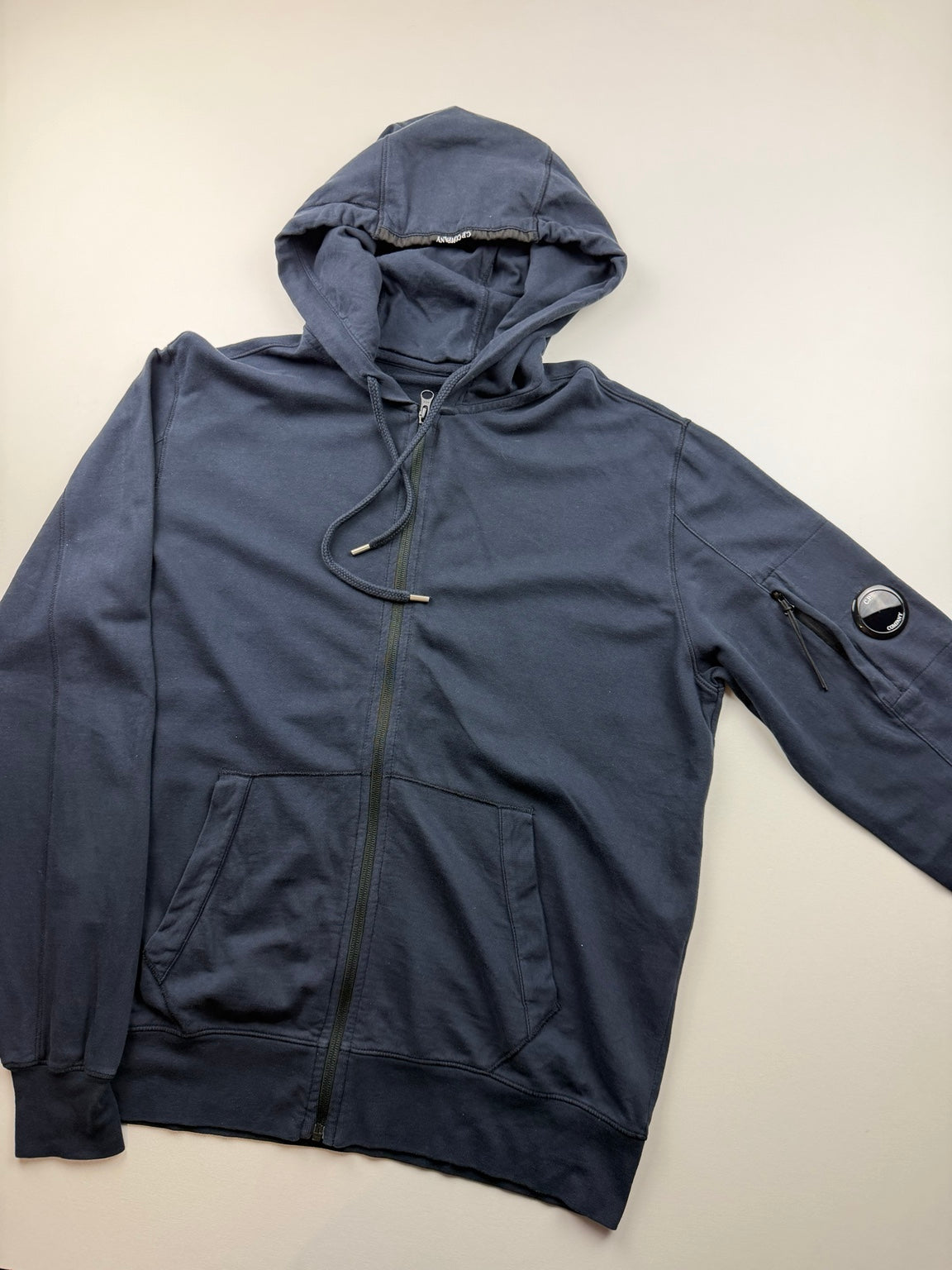 Pull à capuche C.P. Company Lens – Taille L – Bleu marine